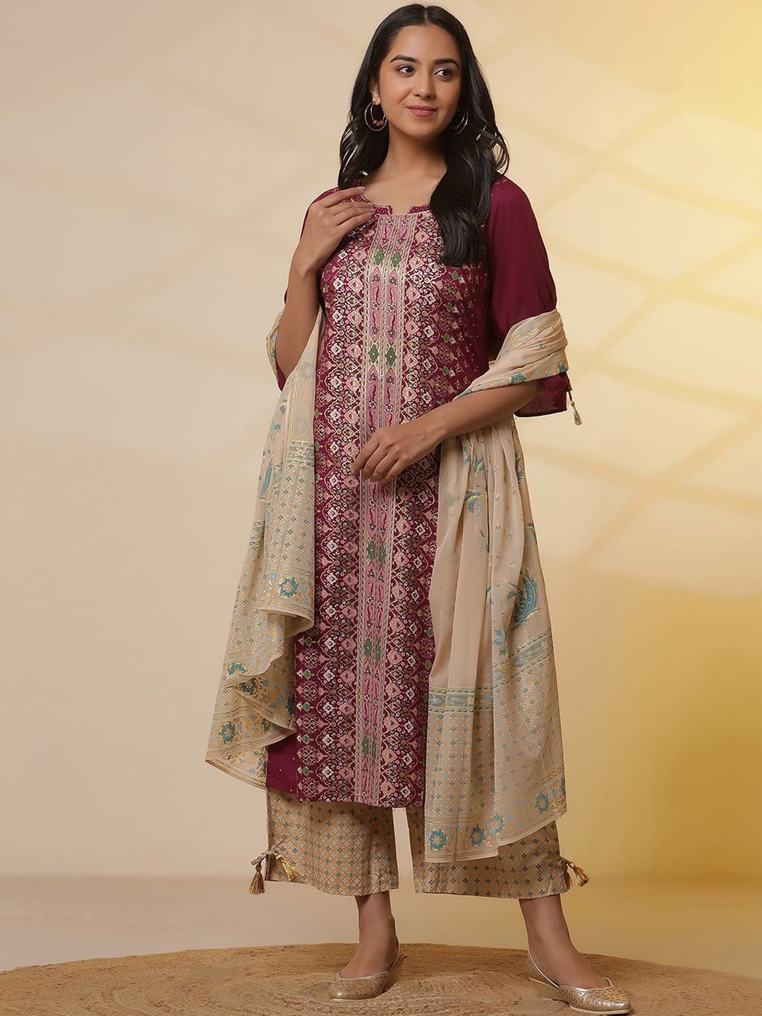 

AURELIA Floral Printed Round Neck Flared Sleeves Straight Kurta with Palazzo & Dupatta, Purple