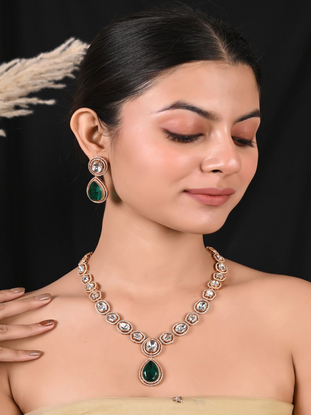 

RATNAVALI JEWELS Gold-Plated Kundan Stone-Studded Jewellery Set