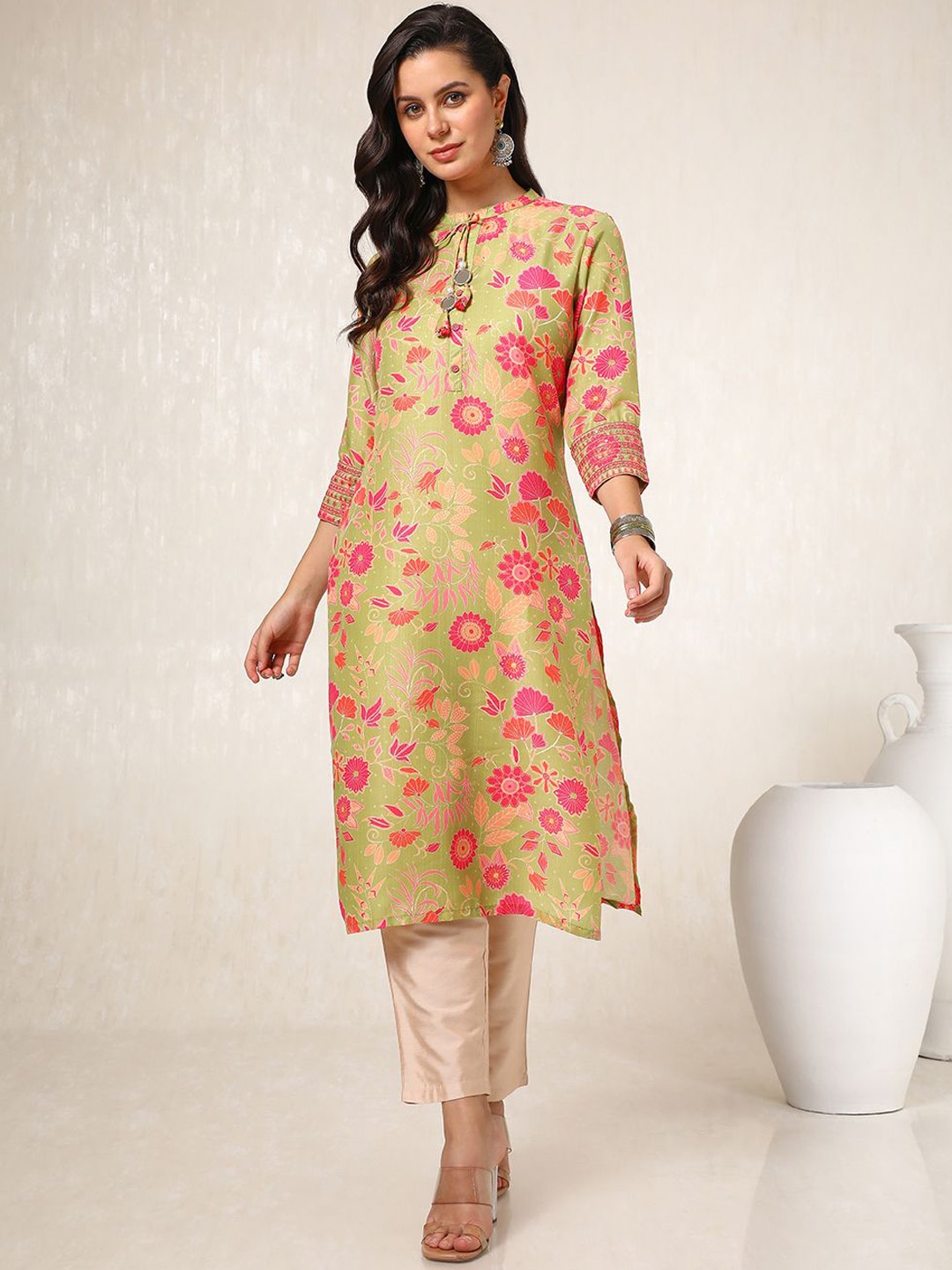 

Soch Women Floral Printed Thread Work Kurta, Green