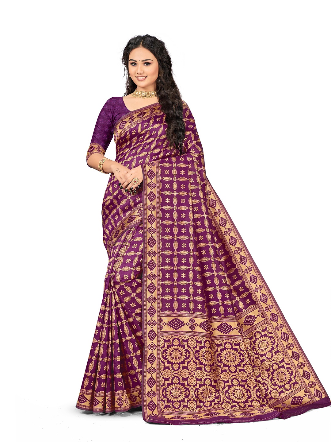 

Maroosh Woven Design Zari Banarasi Saree, Magenta