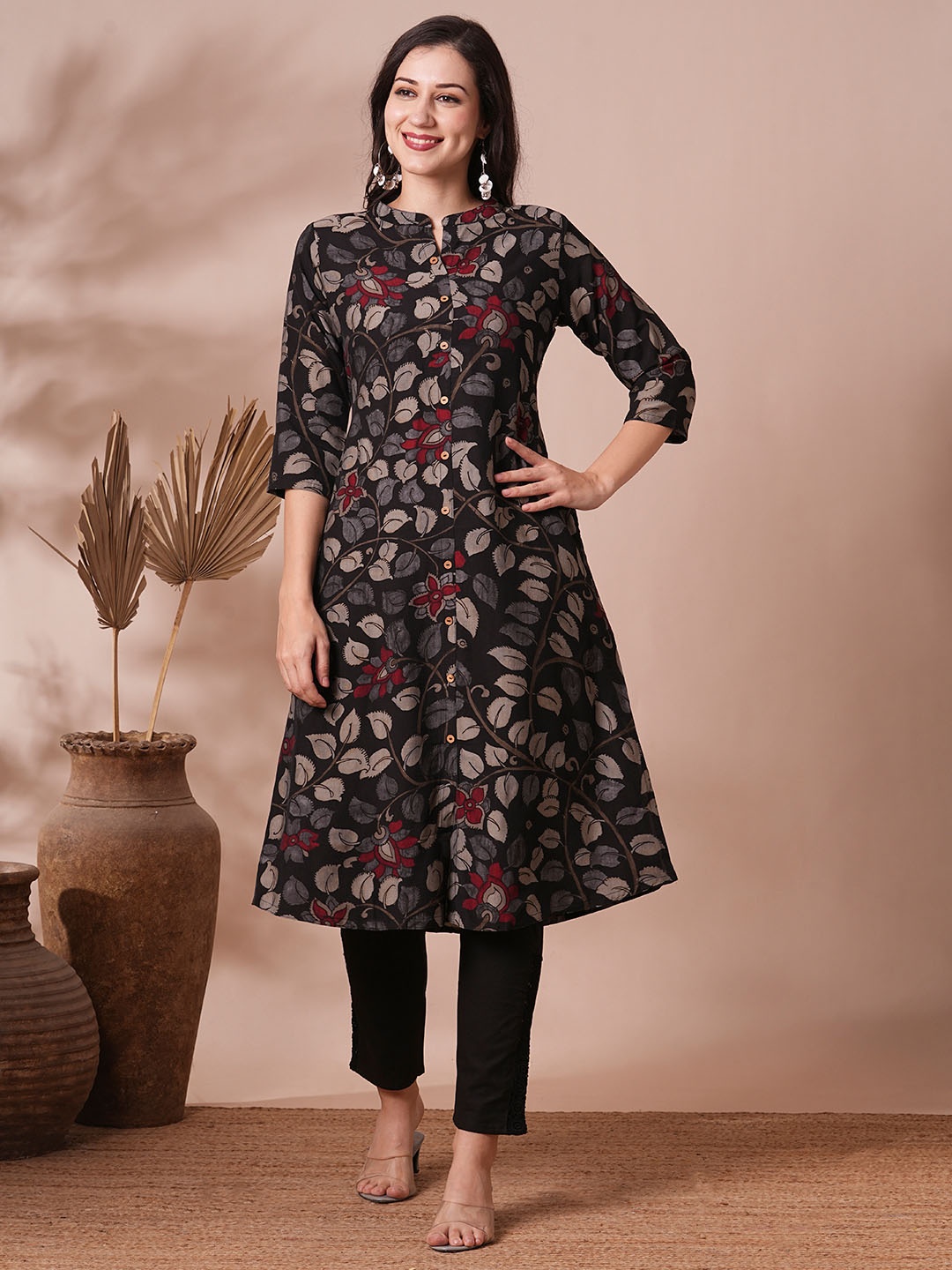 

FASHOR Women Floral Printed Kurta, Black