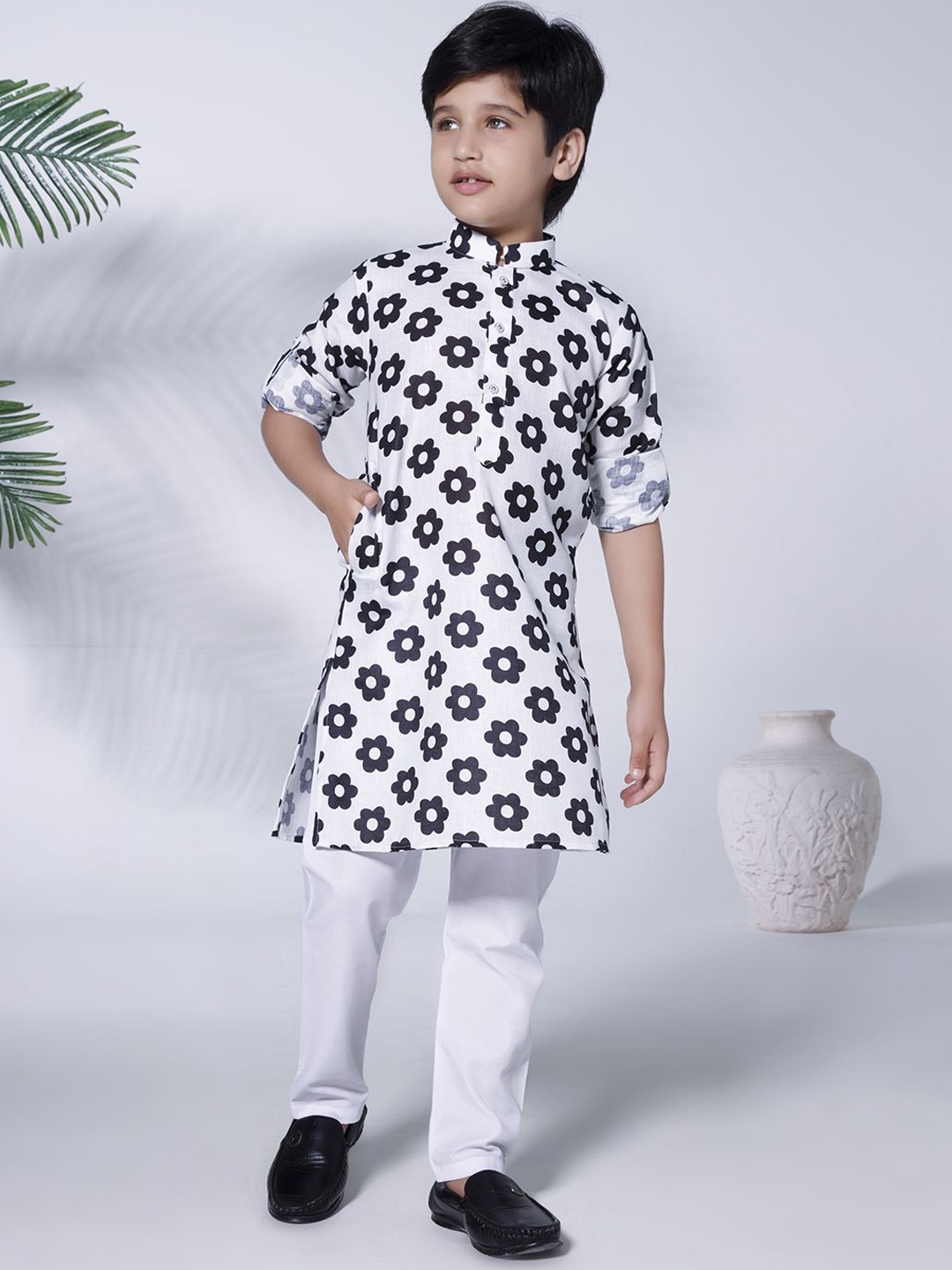 

Ministitch Boys Floral Printed Regular Straight Kurta with Pyjamas, White