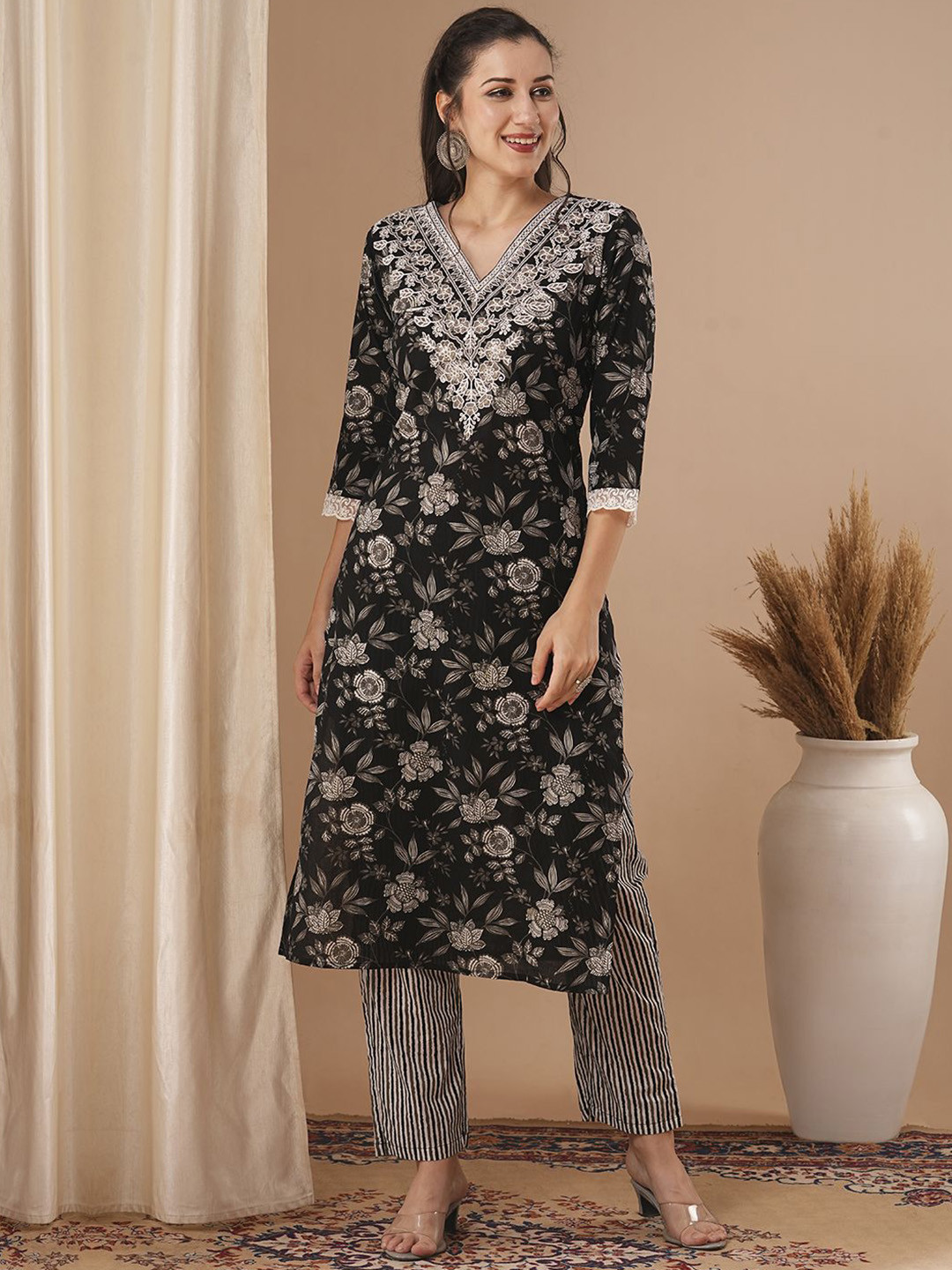 

FASHOR Women Floral Printed Regular Sequinned Pure Cotton Kurta with Trousers, Black