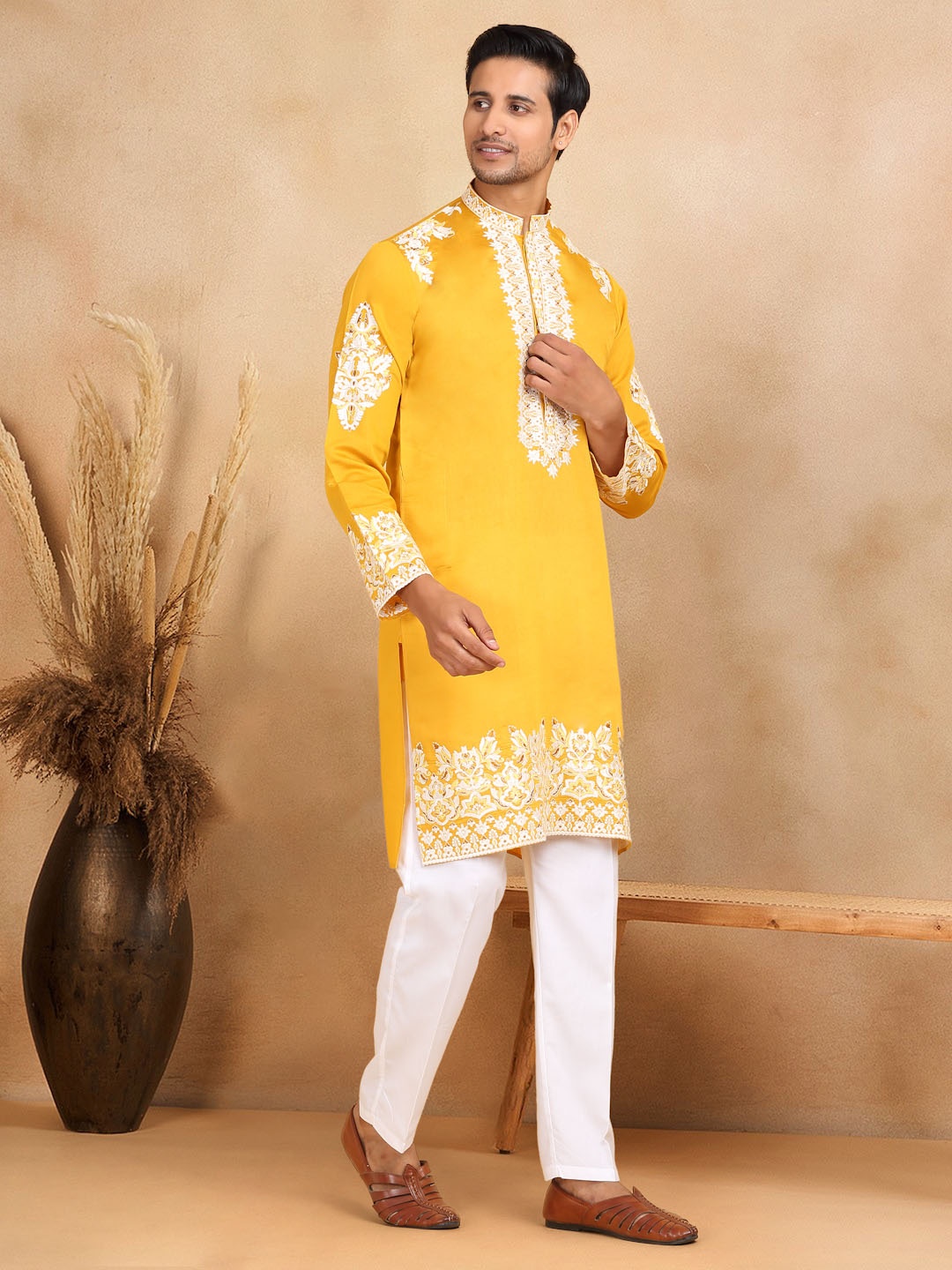 

KRAFT INDIA LUXE Men Ethnic Motifs Embroidered Regular Kurta with Trousers, Mustard