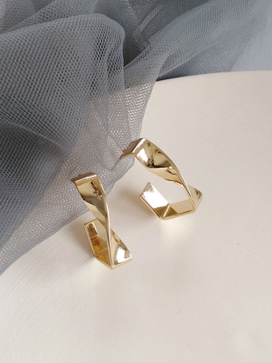 

VAGHBHATT Gold-Plated Stainless Steel Geometric Shaped Twisted Drop Earrings