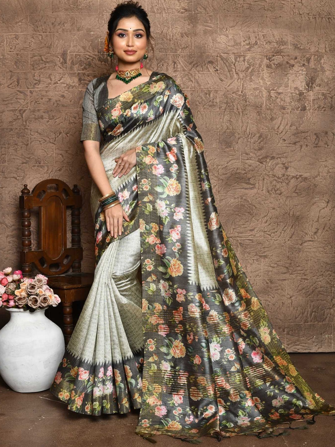 

Kandora Pure Silk Tussar Saree, Grey