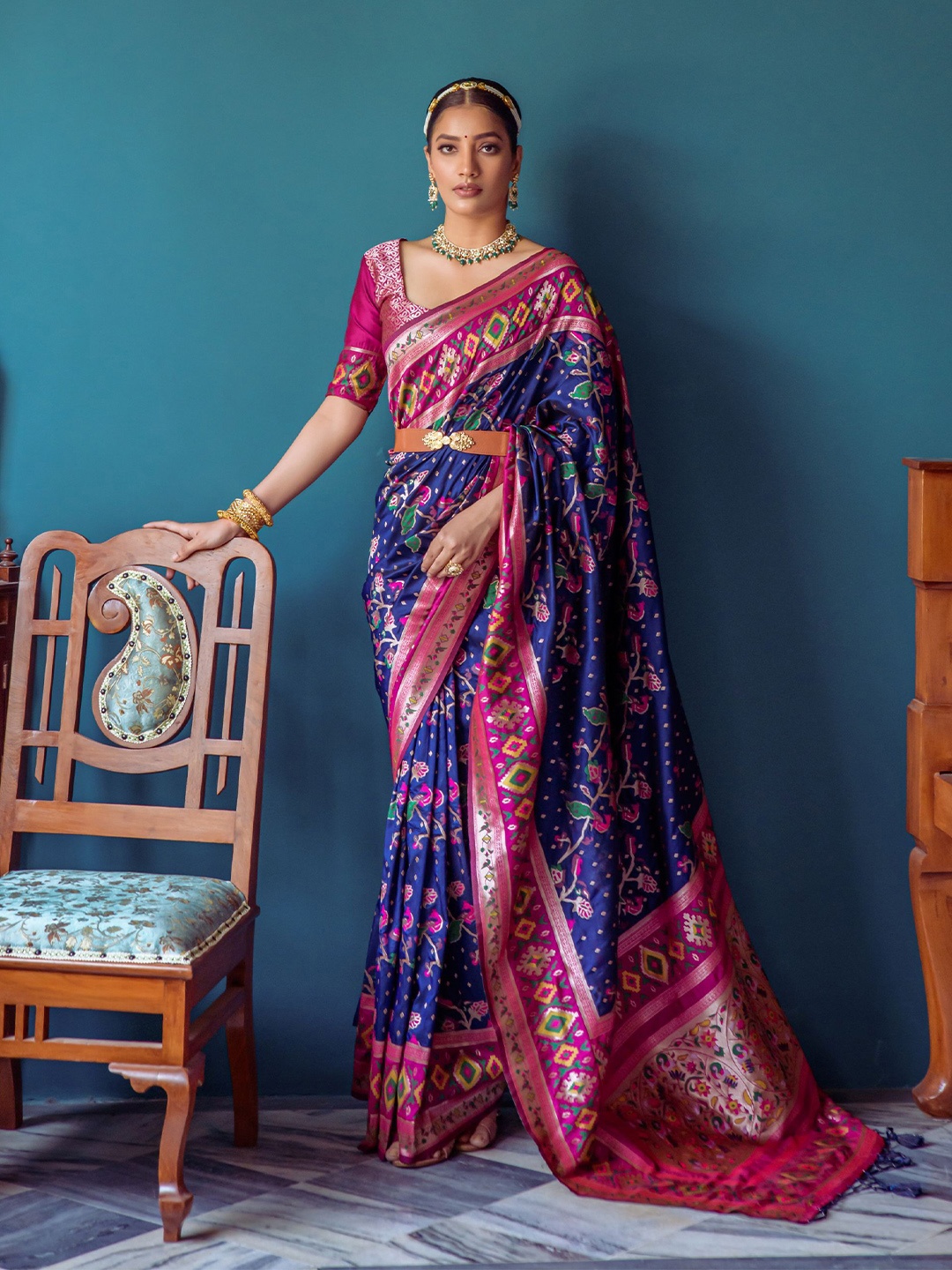 

Kandora Woven Design Zari Pure Silk Banarasi Saree, Navy blue