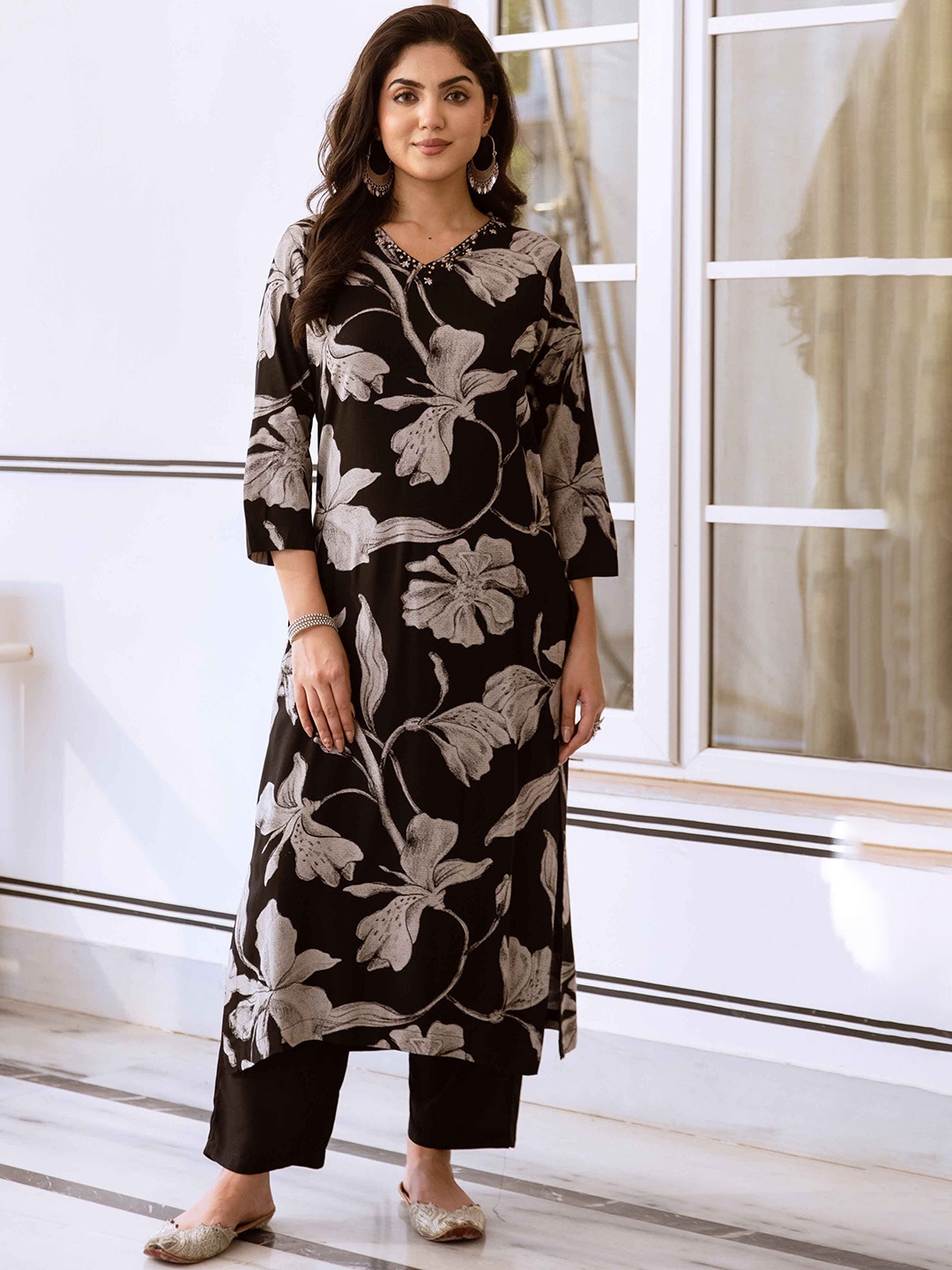 

KALINI Women Floral Printed Regular Thread Work Kurta with Palazzos, Black