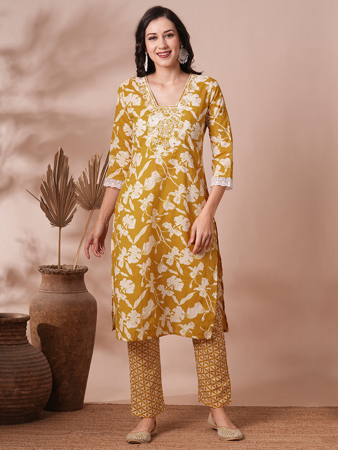 

FASHOR Women Kurta with Trouser set, Mustard
