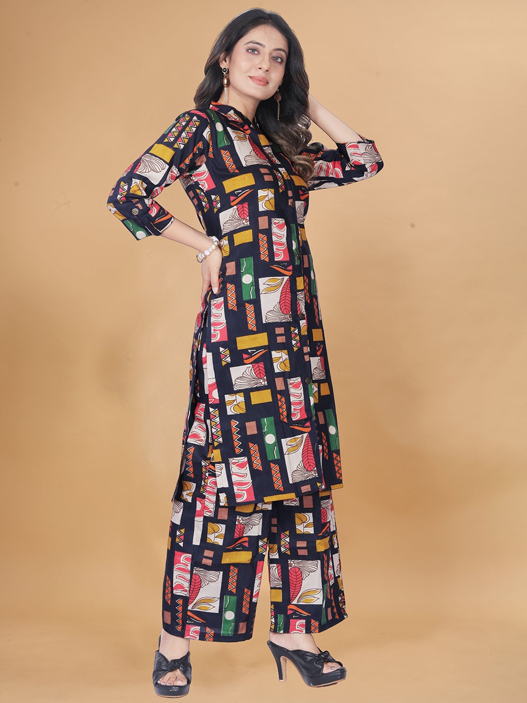 

VEECHIS Women Printed Regular Kurta with Palazzos, Black