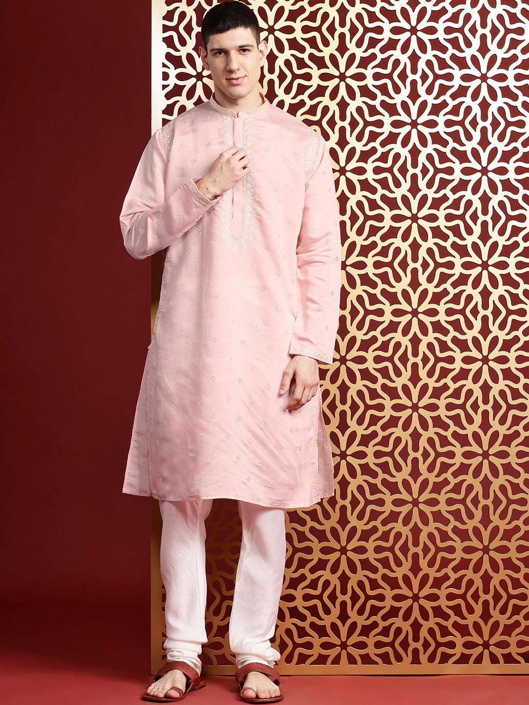 

MANQ Ethnic Motifs Embroidered Sequinned Mandarin Collar Kurta, Peach