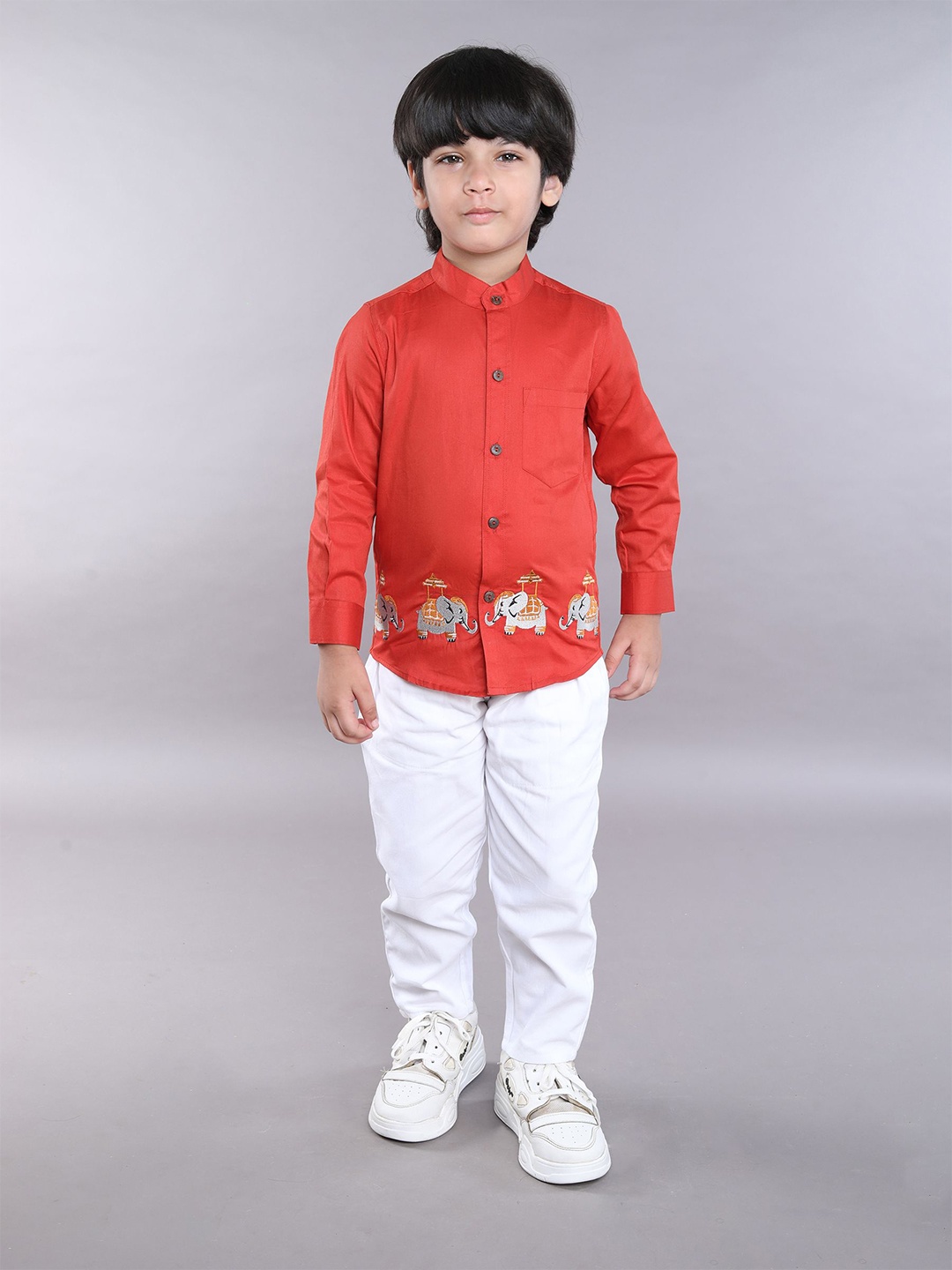 

BAATCHEET Boys Printed Shirt with Trousers, Orange