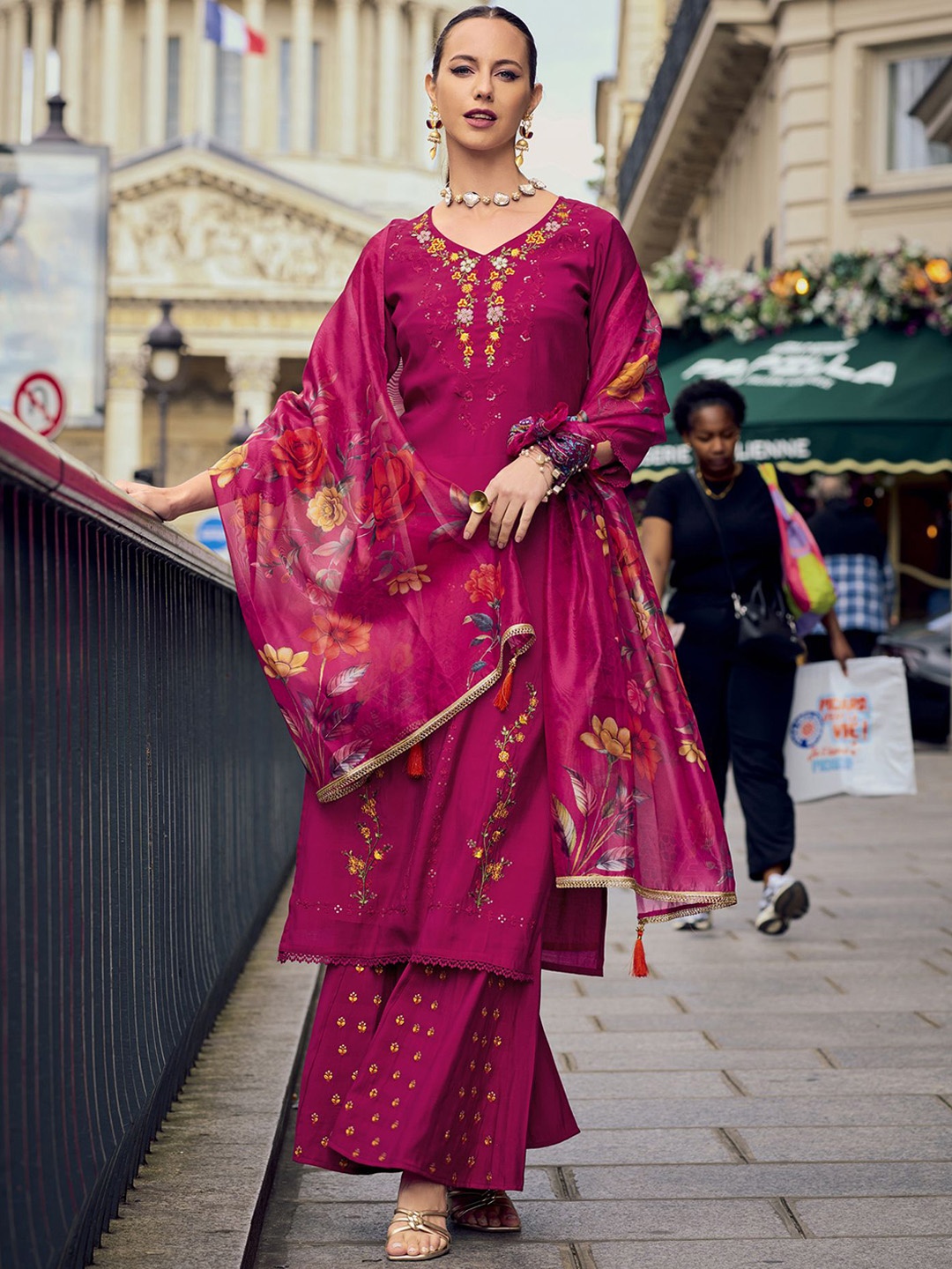 

MOJILAA Women Floral Embroidered Regular Beads and Stones Kurta with Palazzos & With Dupatta, Magenta