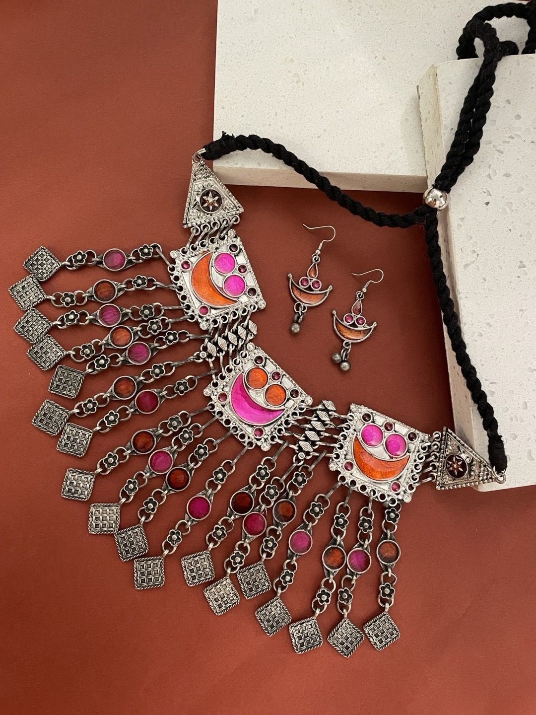 

Digital Dress Room Silver Plated Kundan Stone Studded Oxidized Necklace & Earrings