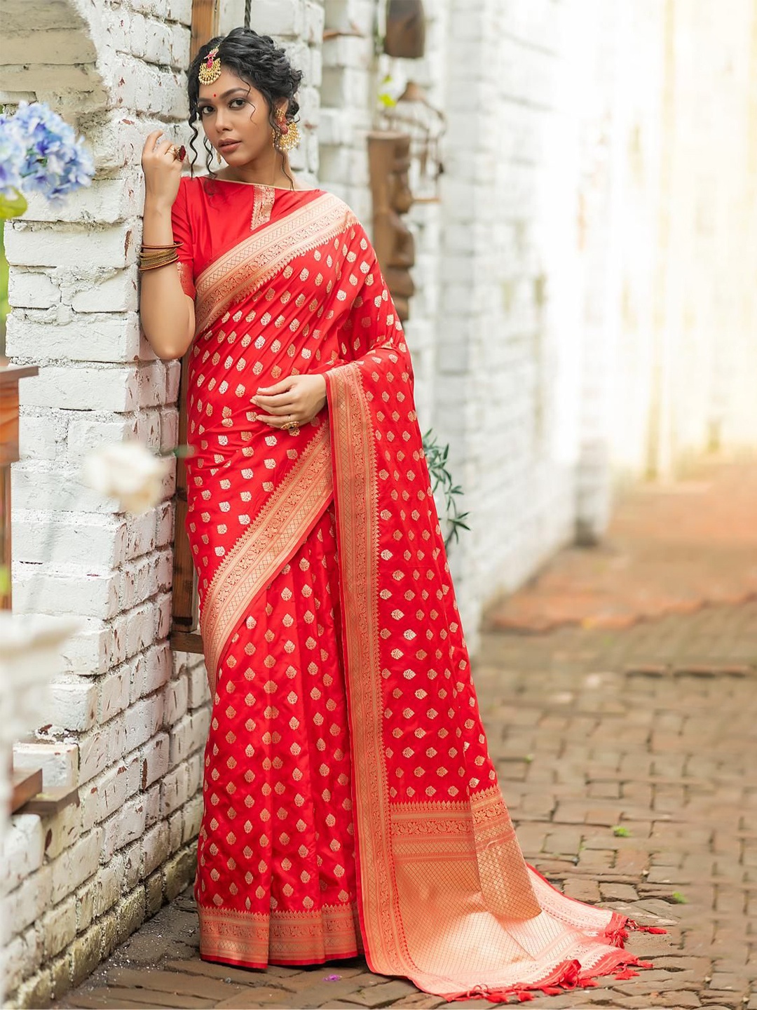

Kandora Ethnic Motifs Zari Pure Silk Banarasi Saree, Red