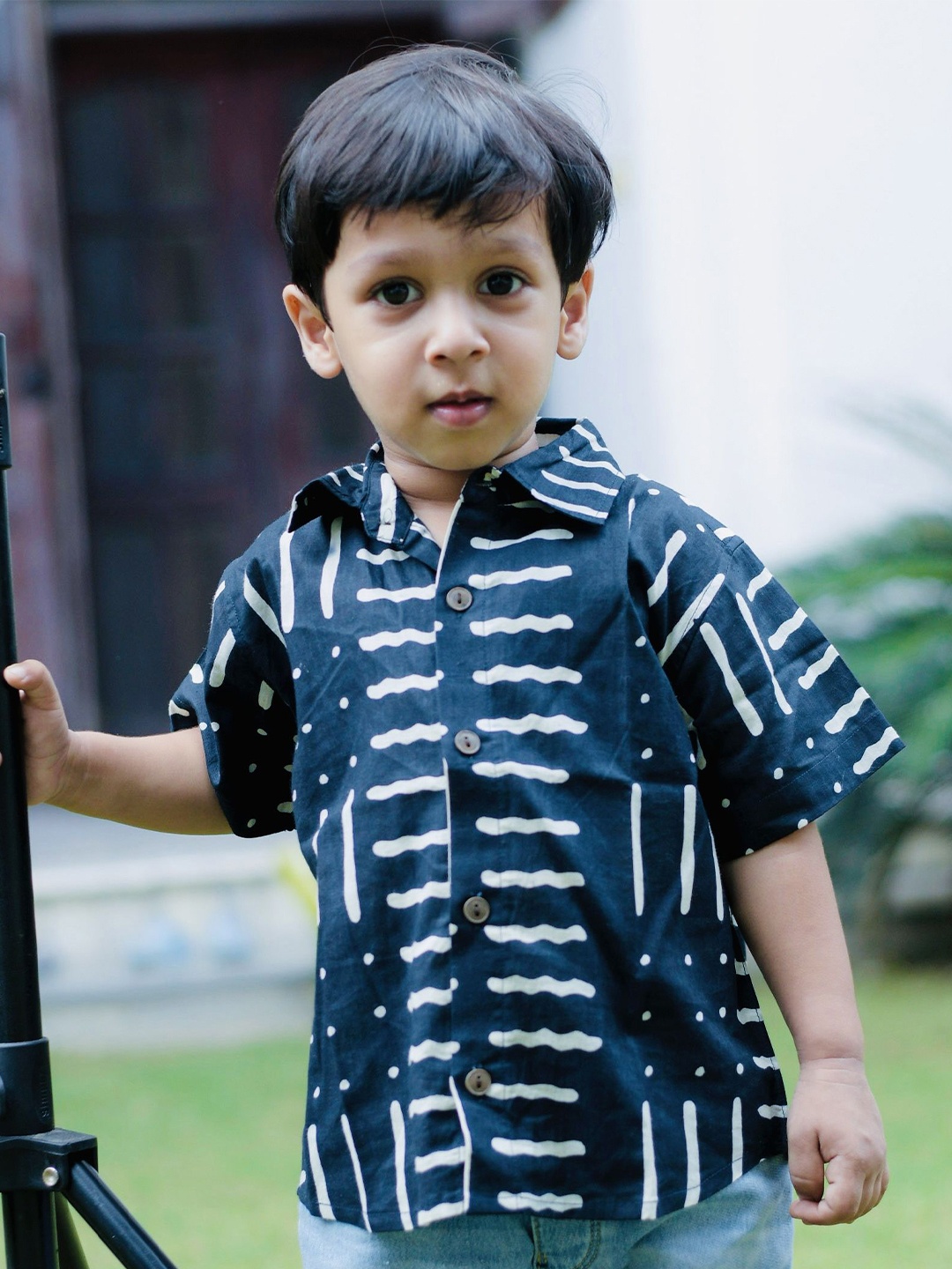 

MASU LIVING Boys Comfort Spread Collar Abstract Printed Cotton Casual Shirt, Black