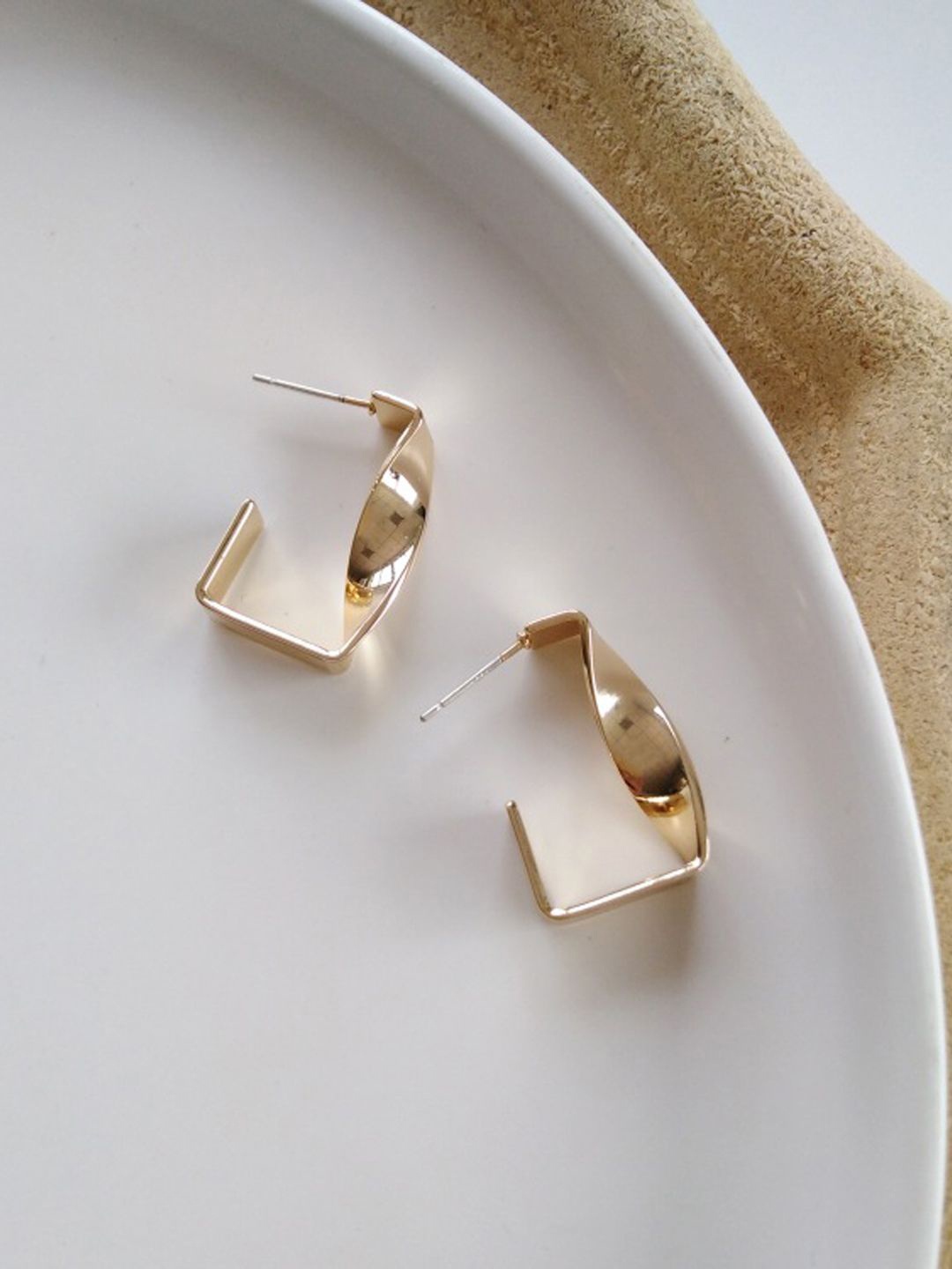 

KRENOZ Gold-Plated Geometric Half Hoop Earrings