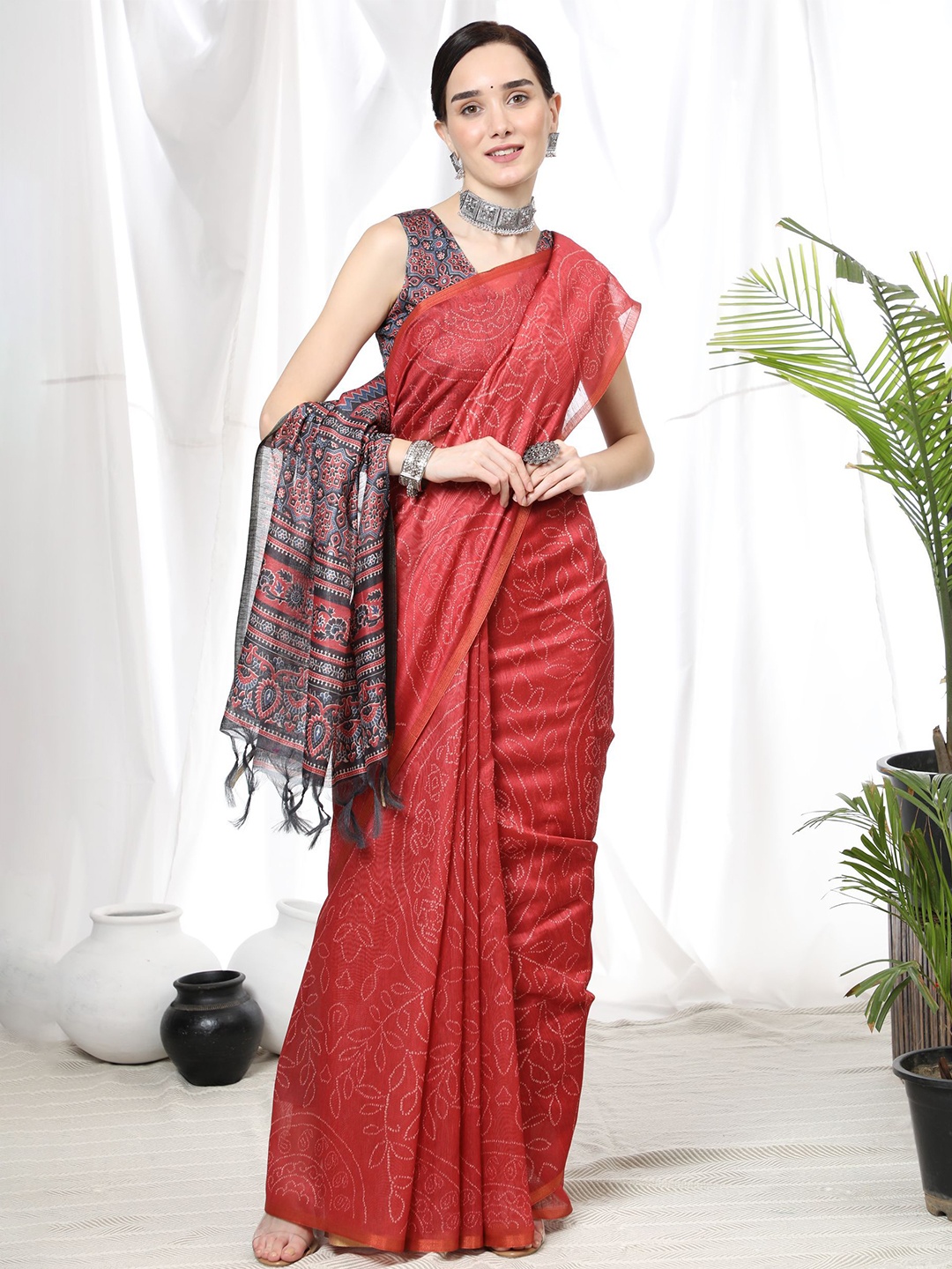 

Kandora Bandhani Zari Pure Cotton Saree, Red