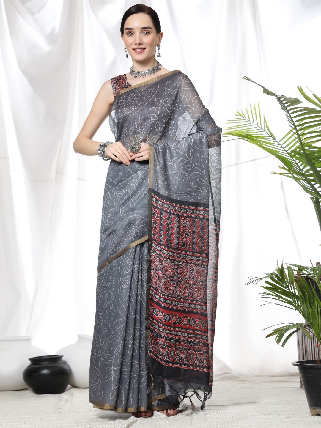 

Kandora Bandhani Zari Pure Cotton Saree, Grey