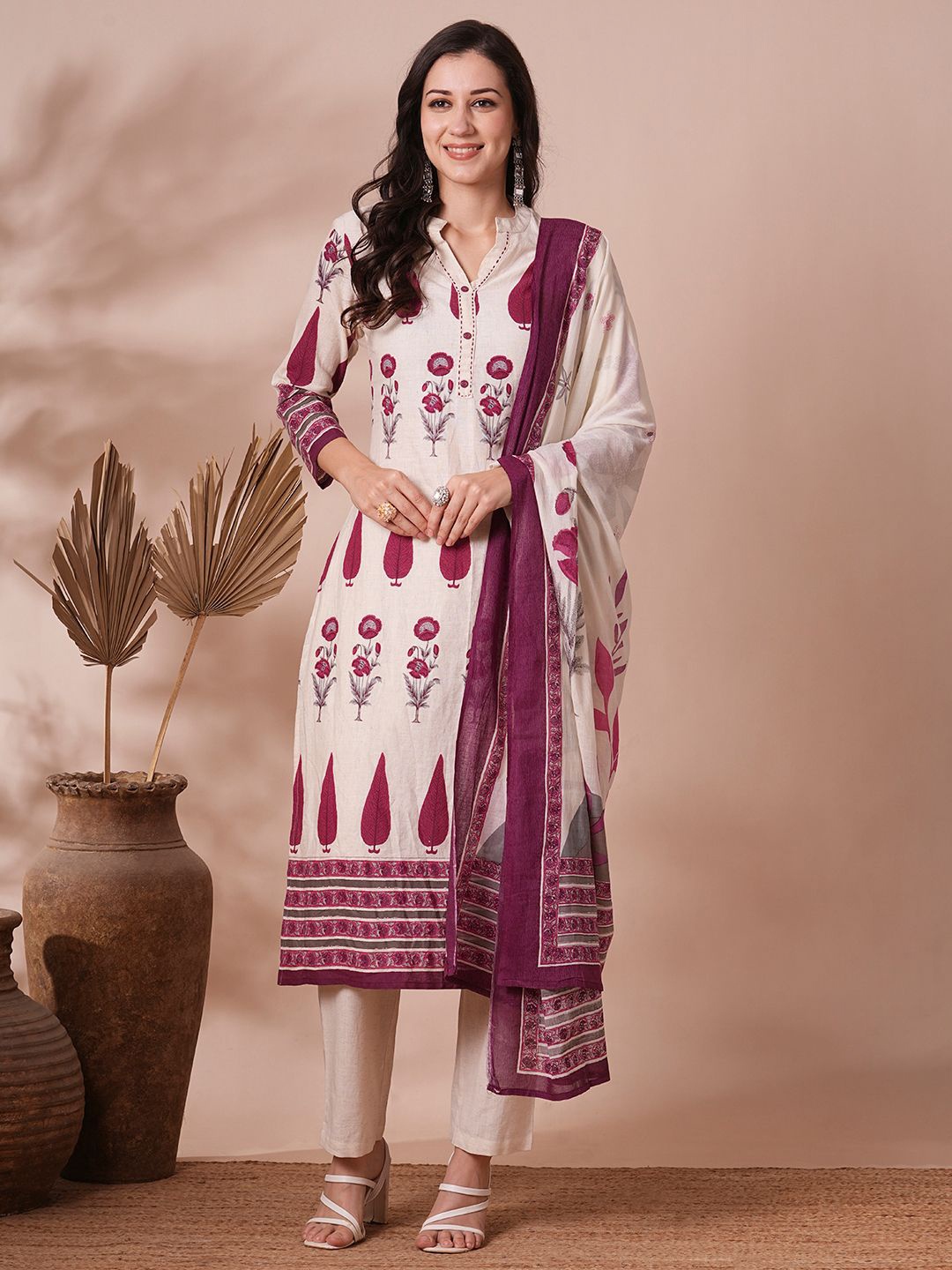 

FASHOR Women Floral Printed Regular Pure Cotton Kurta Set With Dupatta, Off white
