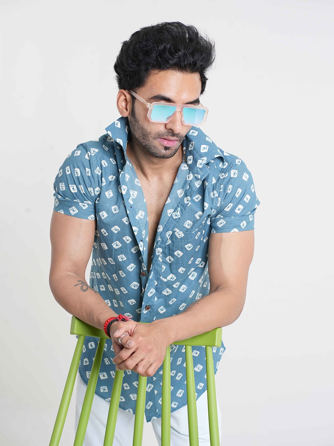 

OnlyMenGrooming Men Modern Spread Collar Conversational Printed Cotton Casual Shirt, Blue