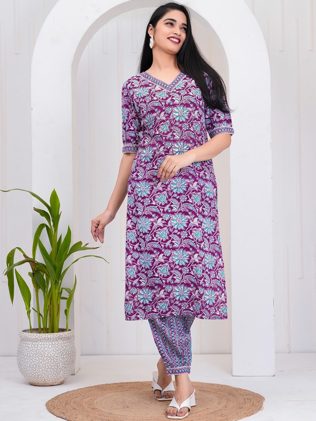 

Mintmarie Women Floral Printed Kurta with Salwar, Purple