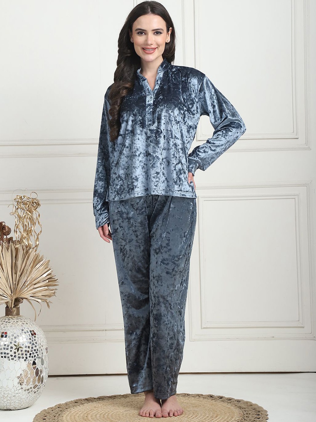 

TAG 7 Women Solid Velvet Night suit, Blue