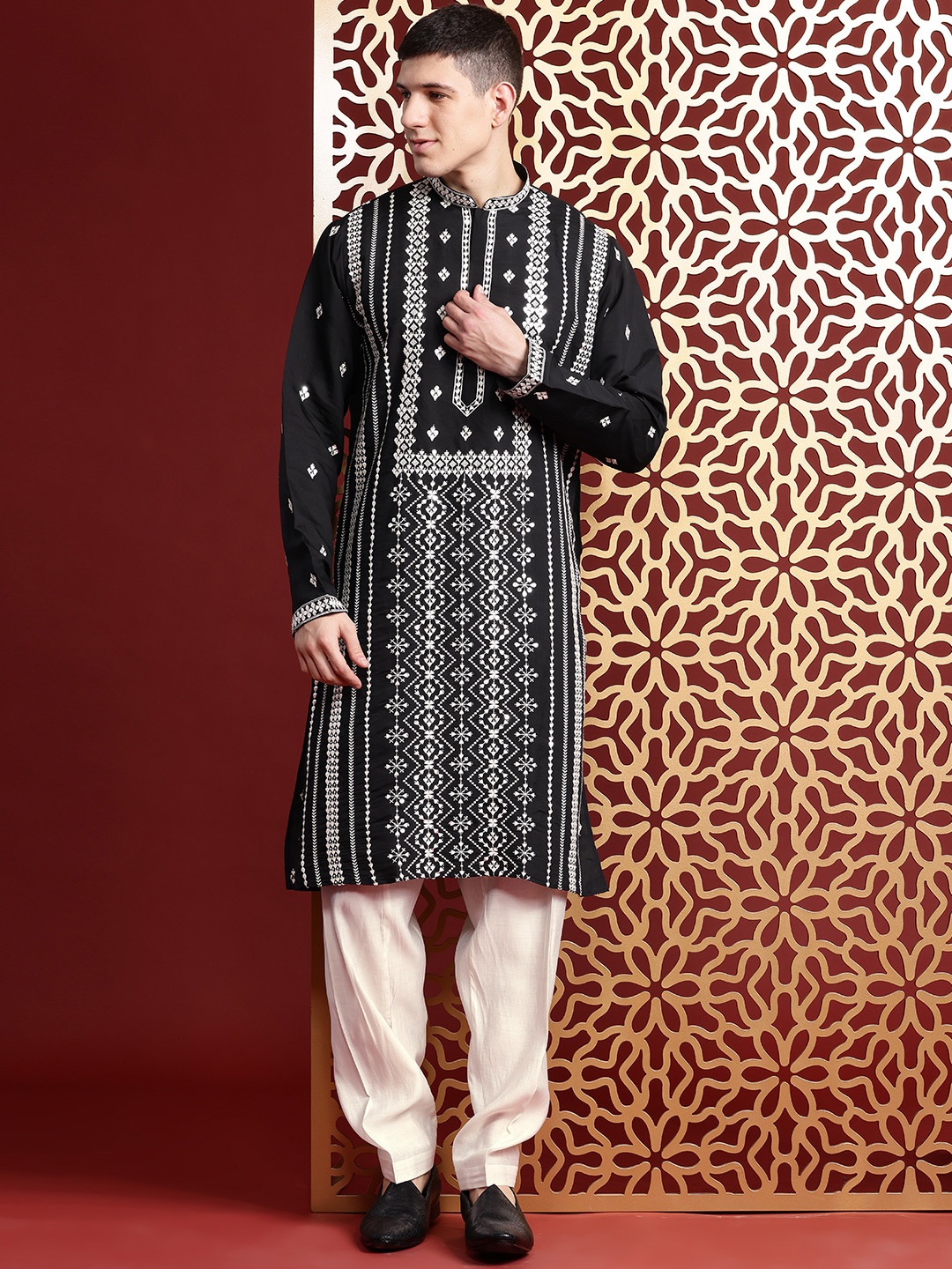 

MANQ Ethnic Motifs Embroidered Mandarin Collar Thread Work Straight Kurta, Black