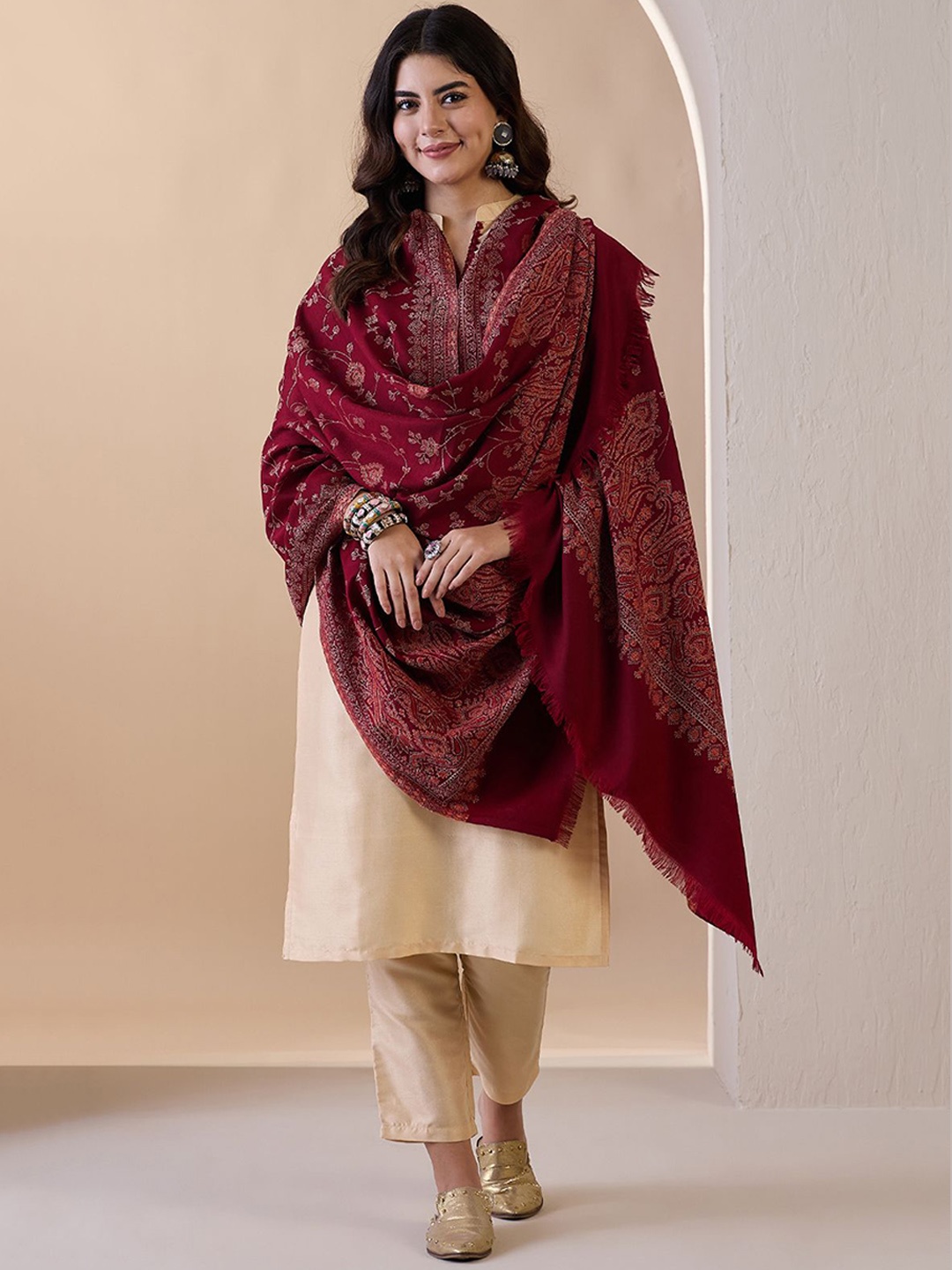

HK colours of fashion Women Floral Woven Design Shawl, Maroon