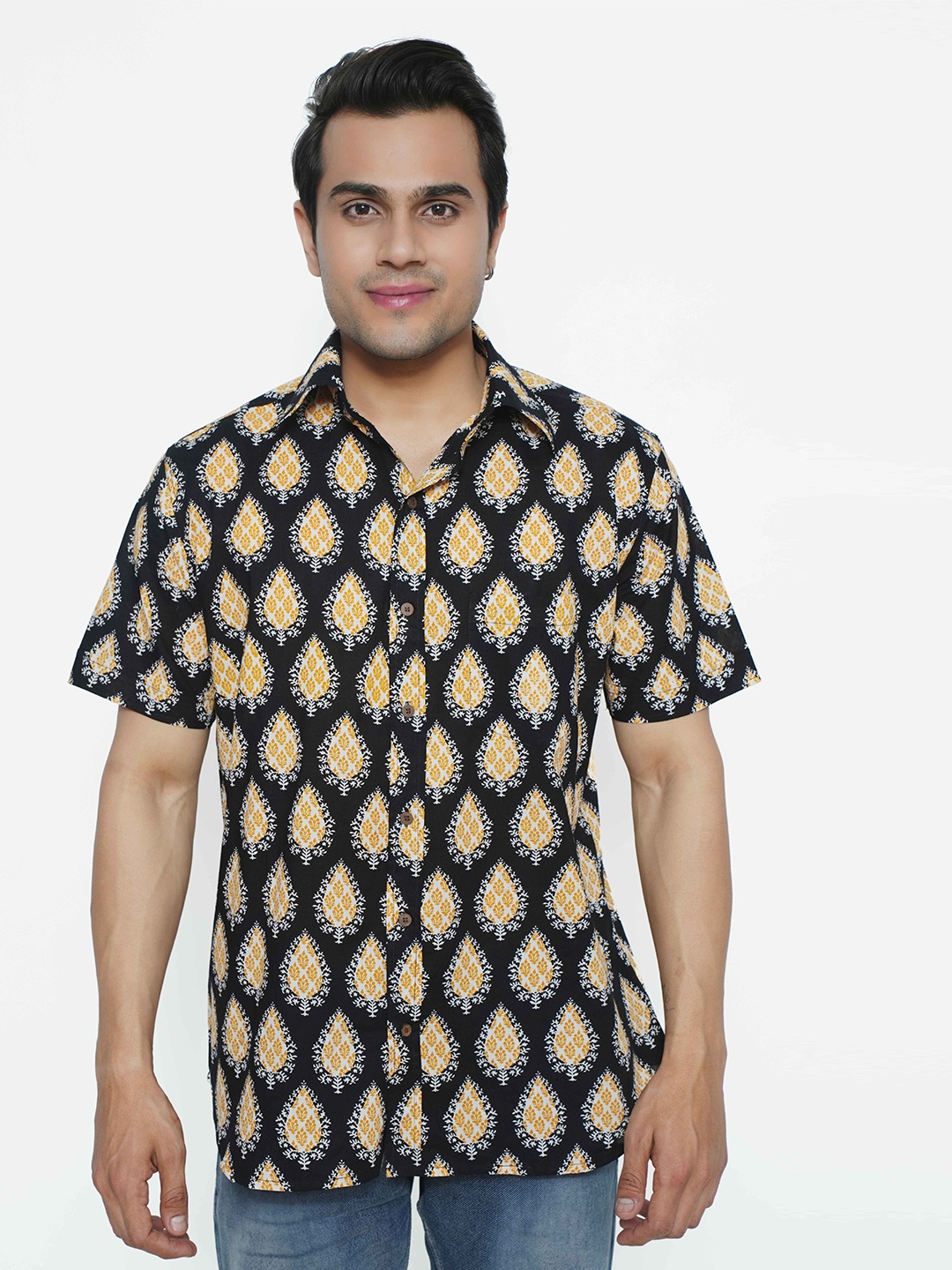

OnlyMenGrooming Men Modern Spread Collar Conversational Printed Cotton Casual Shirt, Black