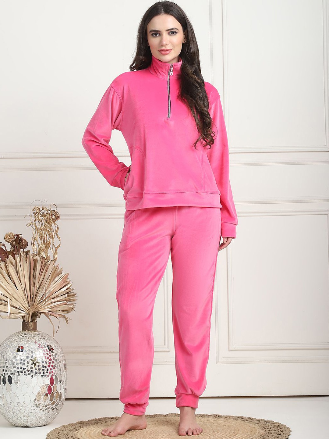 

TAG 7 Women Pink Velvet Zip Night suit