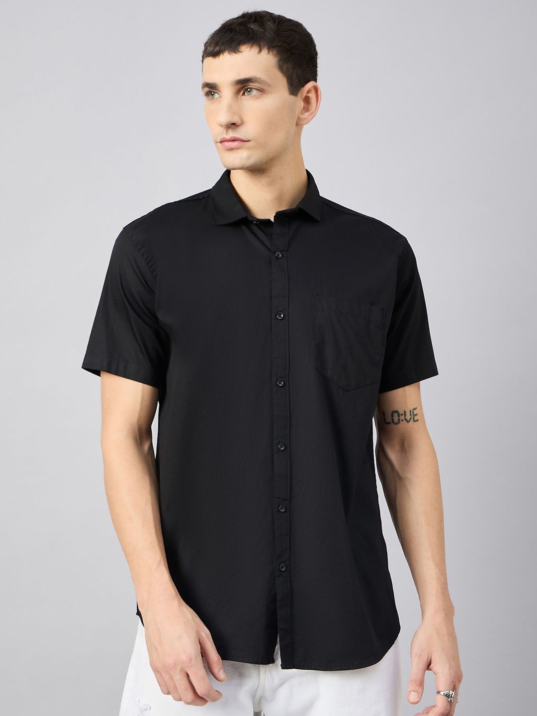 

STUDIO NEXX Men Standard Spread Collar Solid Cotton Casual Shirt, Black