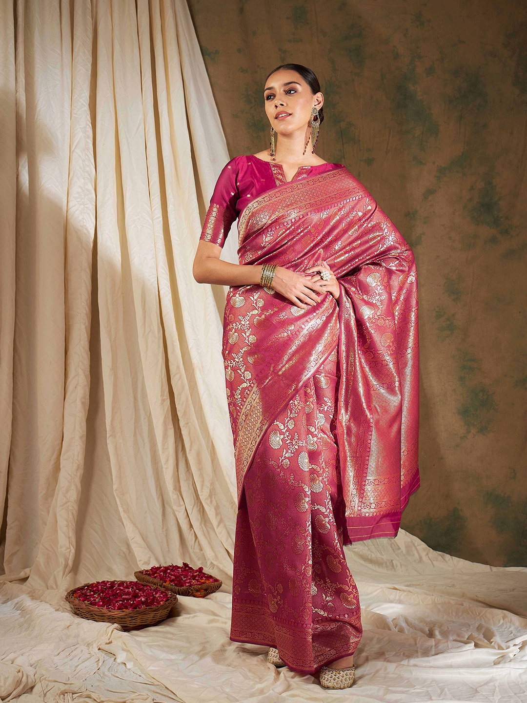 

Maroosh Ethnic Motifs Woven Zari Banarasi Saree, Pink