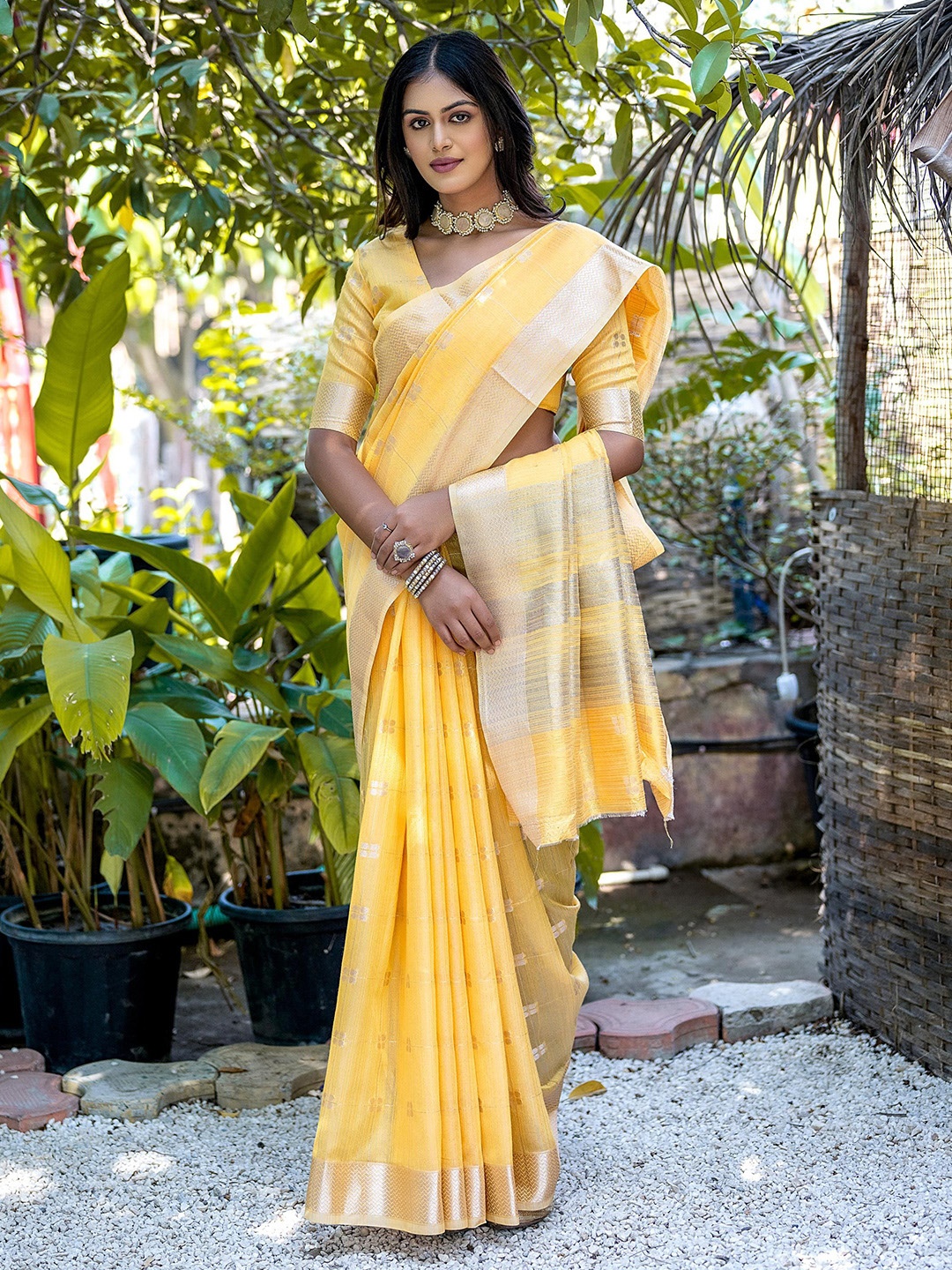 

Kandora Woven Design Zari Pure Silk Saree, Yellow