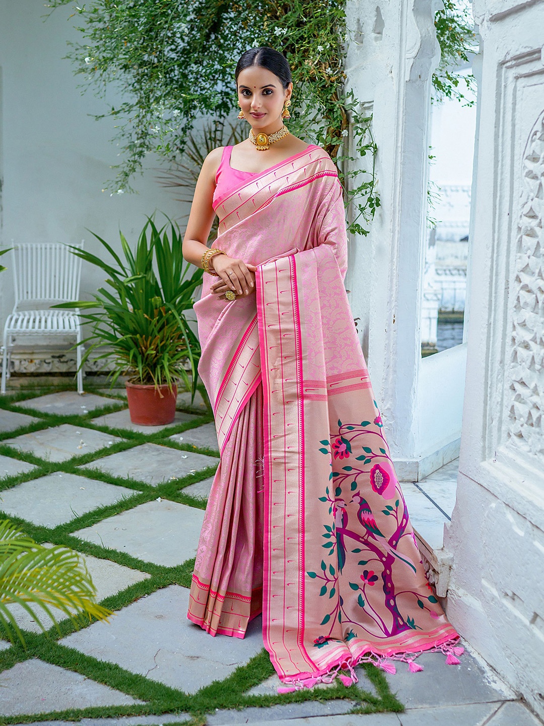 

Kandora Woven Design Zari Pure Silk Kanjeevaram Saree, Pink