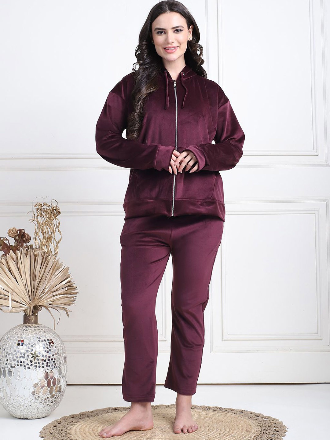 

TAG 7 Women Solid Night suit, Burgundy