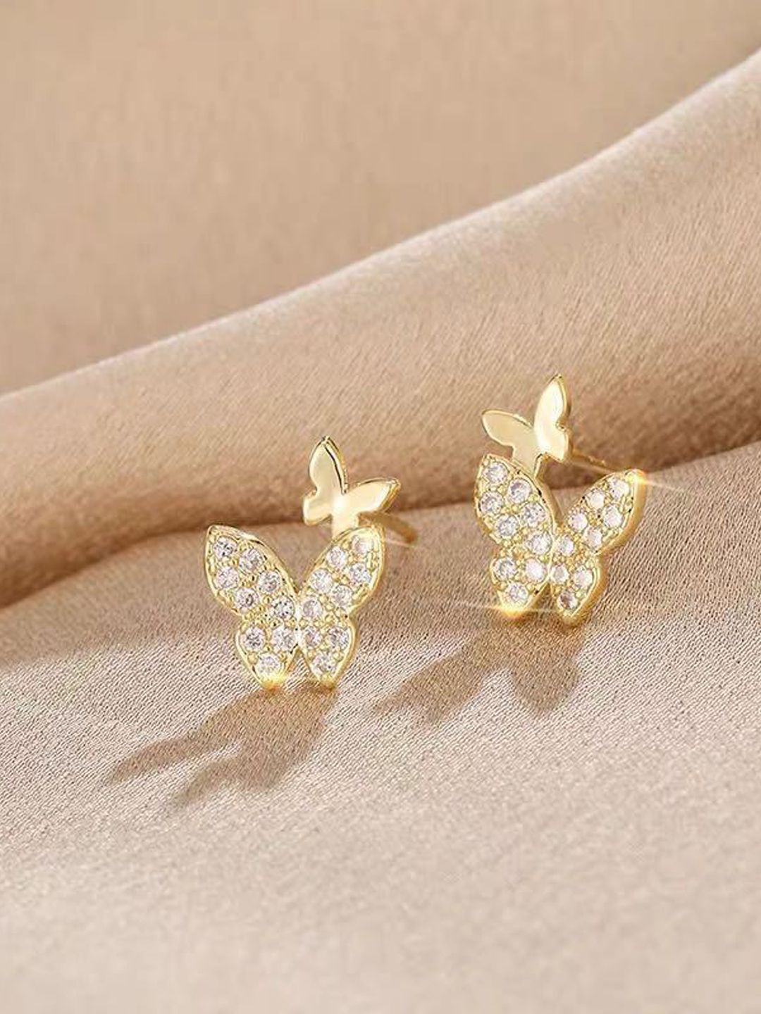 

KRENOZ Animal Shaped Studs Earrings, Gold