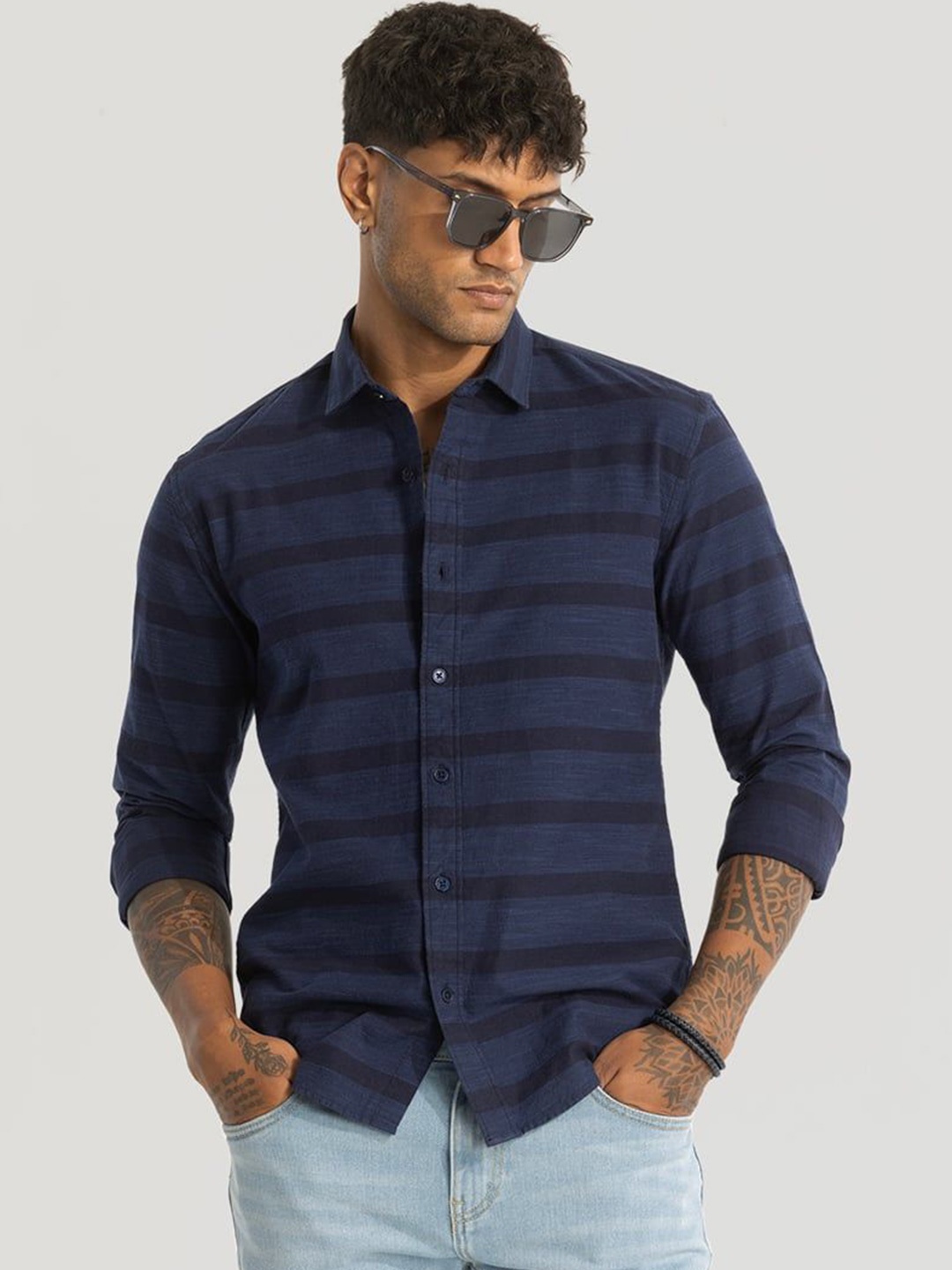 

Snitch Men Smart Spread Collar Horizontal Striped Cotton Casual Shirt, Navy blue