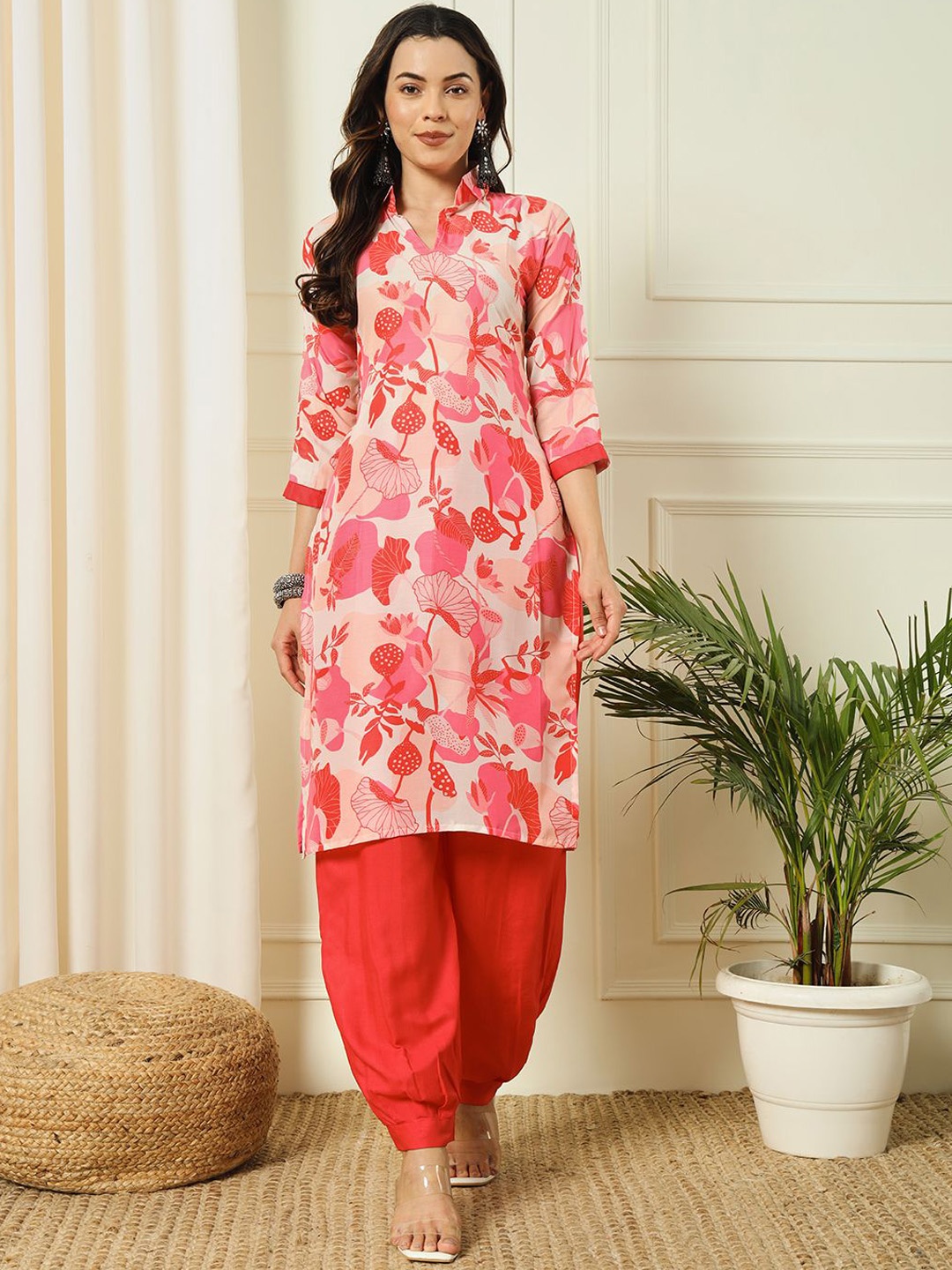 

Ekta Textiles Women Floral Printed Regular Kurti with Patiala, Red