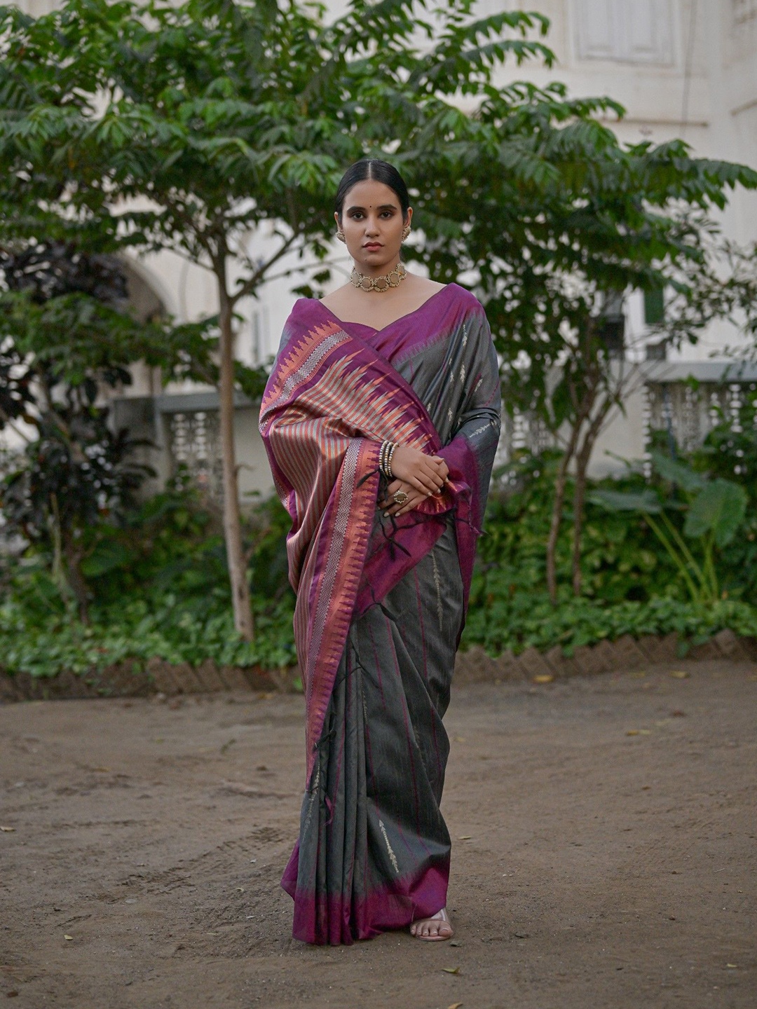 

Kandora Woven Design Zari Pure Silk Saree, Grey