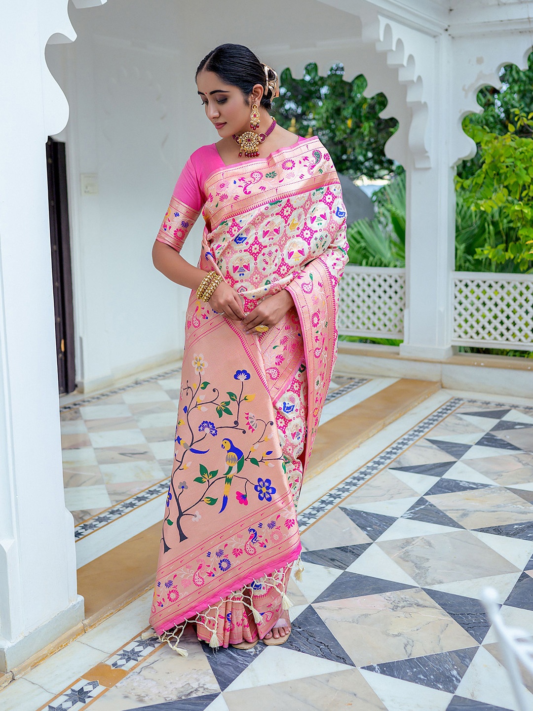 

Kandora Woven Design Zari Pure Silk Paithani Saree, White