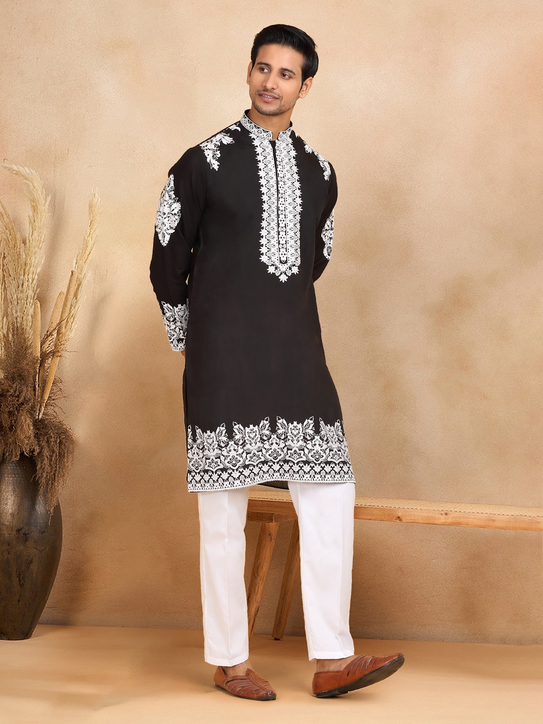 

KRAFT INDIA LUXE Men Ethnic Motifs Embroidered Kurta with Trousers, Black