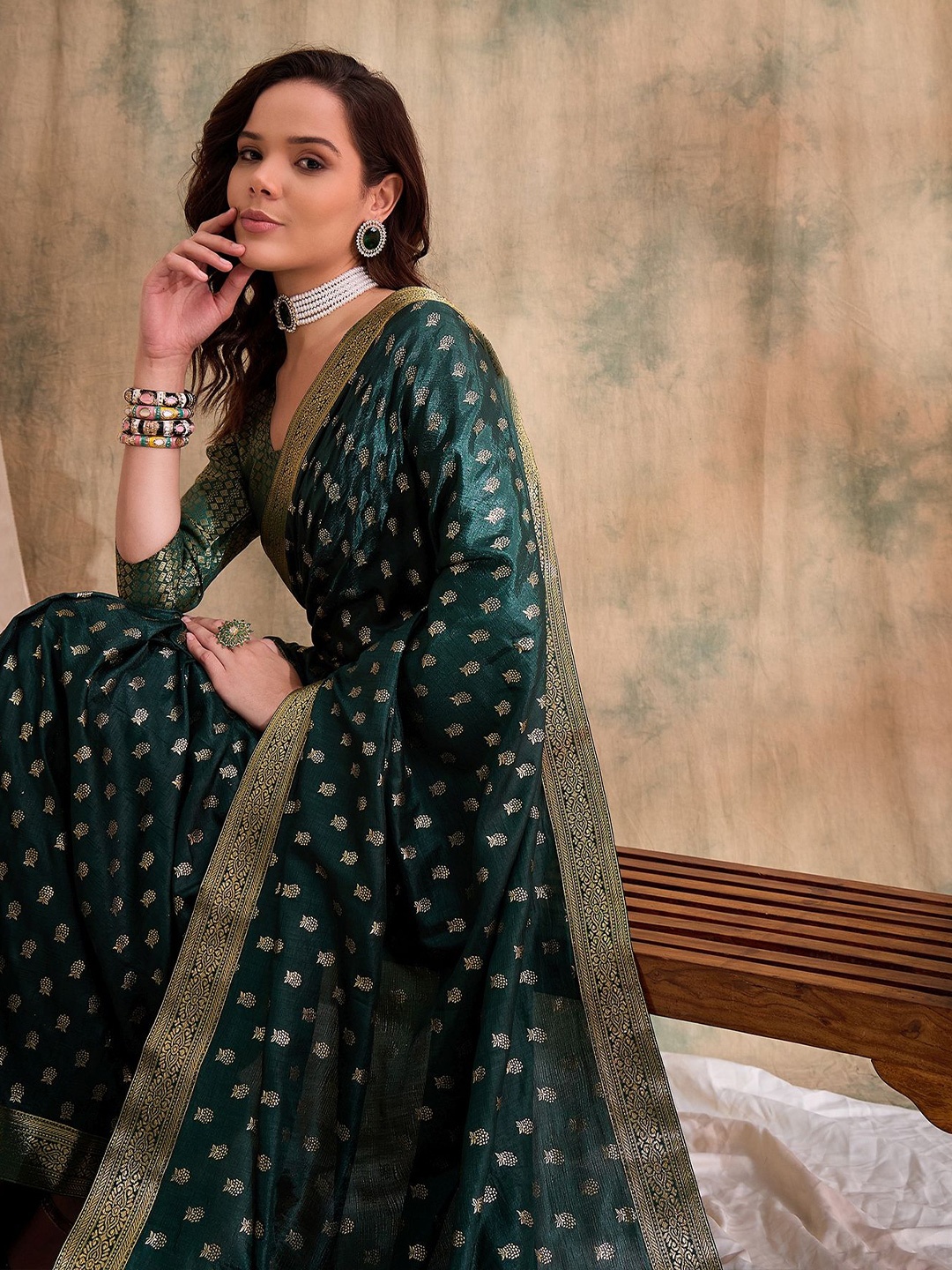 

Sangria Woven Design Saree With Blouse Piece, Green