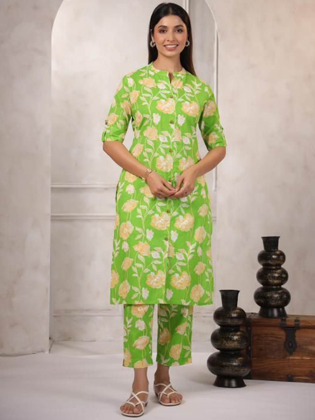 

LYFJ Women Floral Printed Pure Cotton Kurta with Trousers, Green