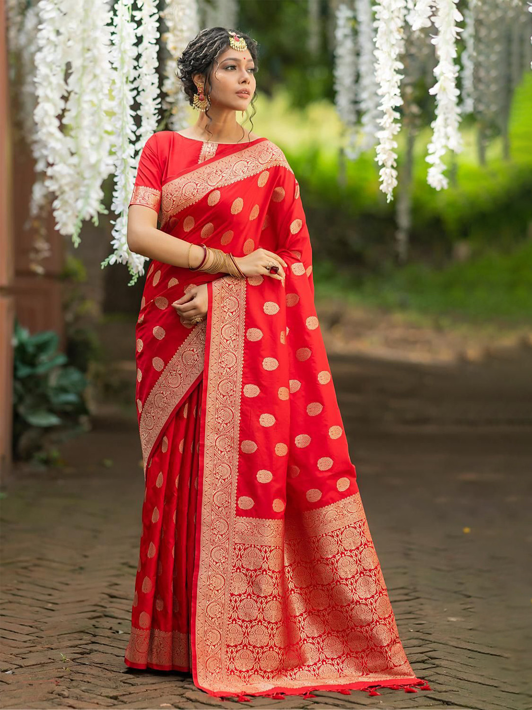 

Kandora Woven Design Zari Pure Silk Banarasi Saree, Red