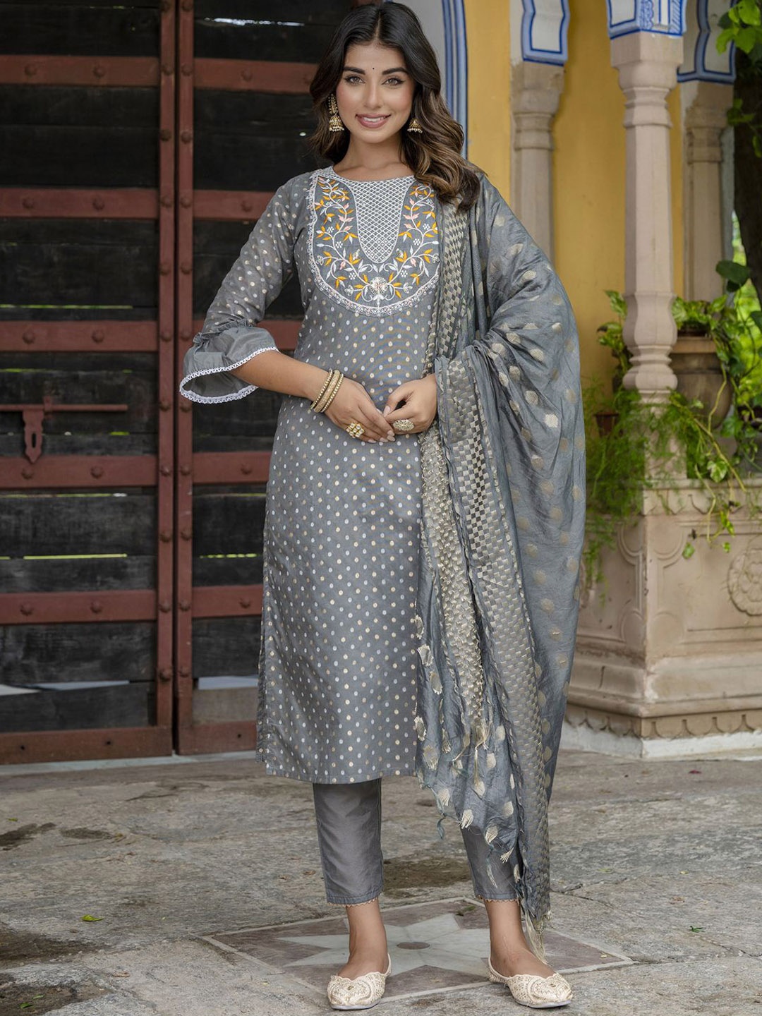 

VredeVogel Polka Dot Printed Regular Thread Work Chanderi Silk Kurta & Trouser & Dupatta, Grey