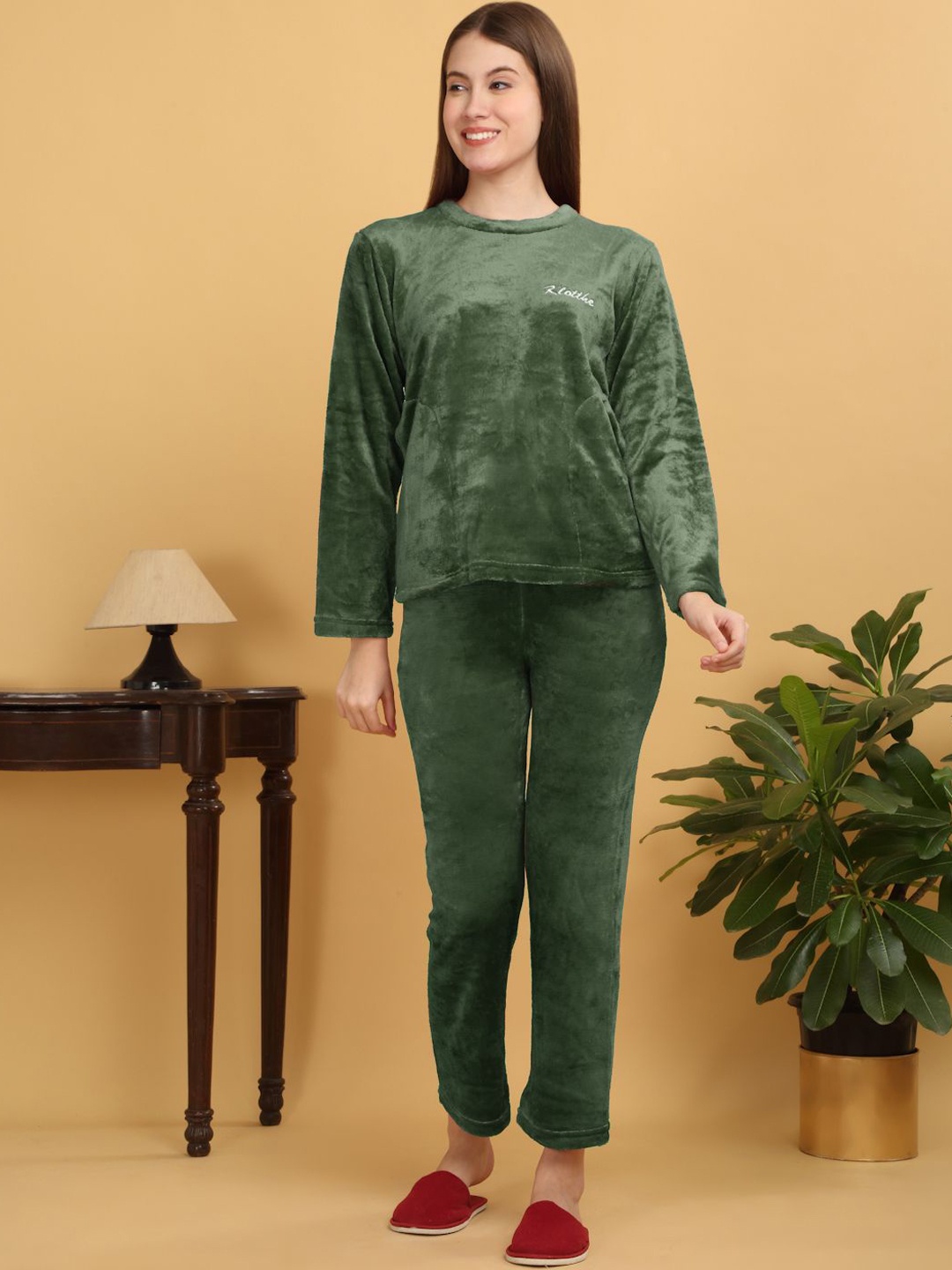 

KLOTTHE Women Green Solid Woolen Night Suit