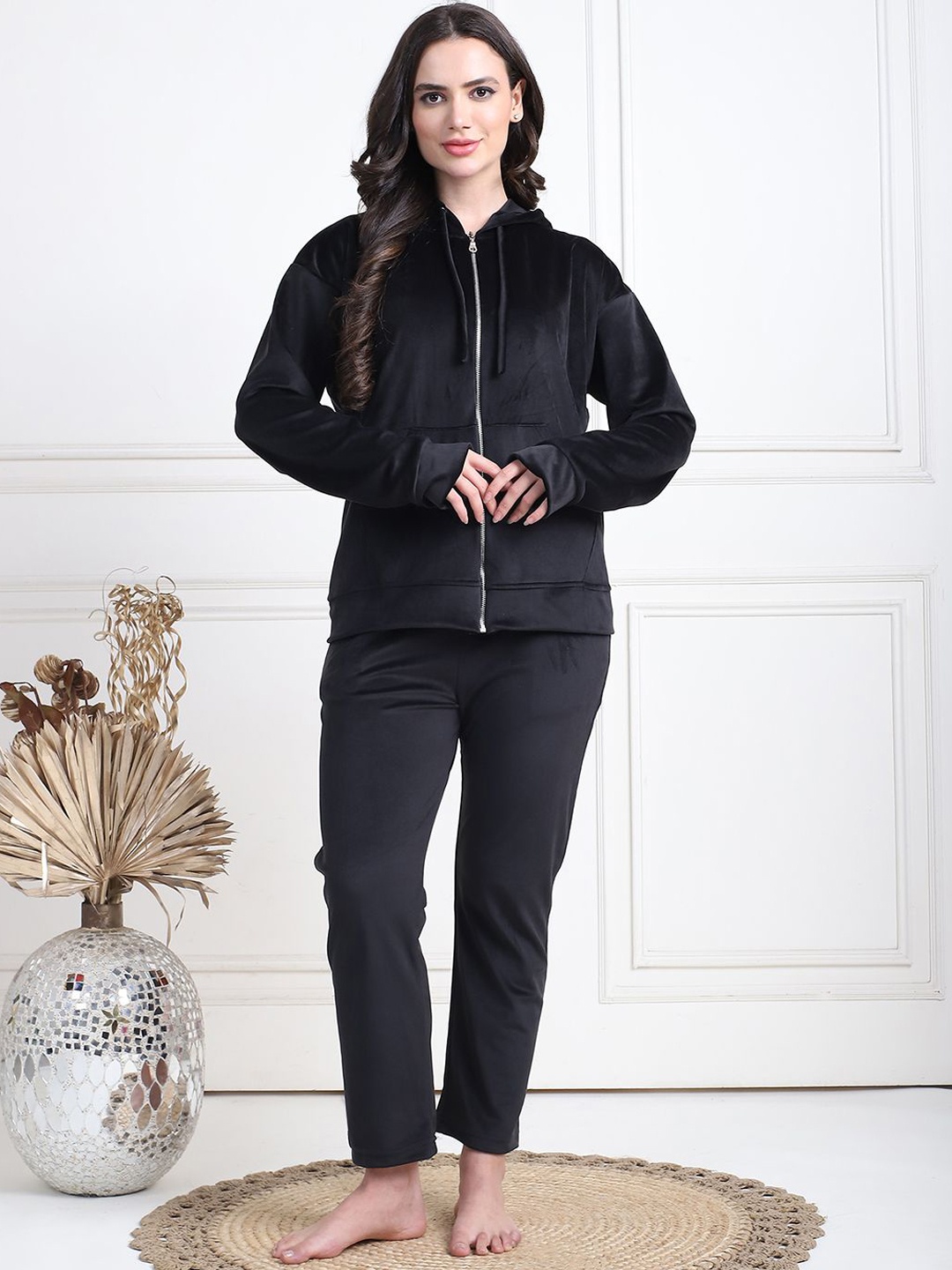 

TAG 7 Women Solid Night suit, Black