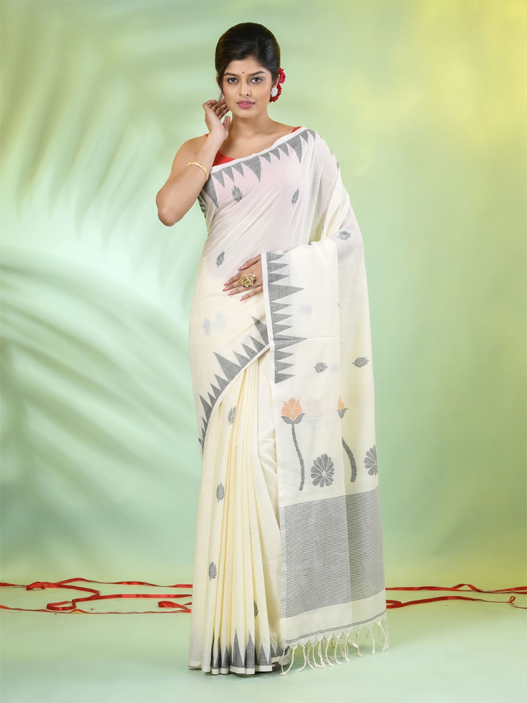 

Charukriti Ethnic Motifs Pure Cotton Saree, Off white