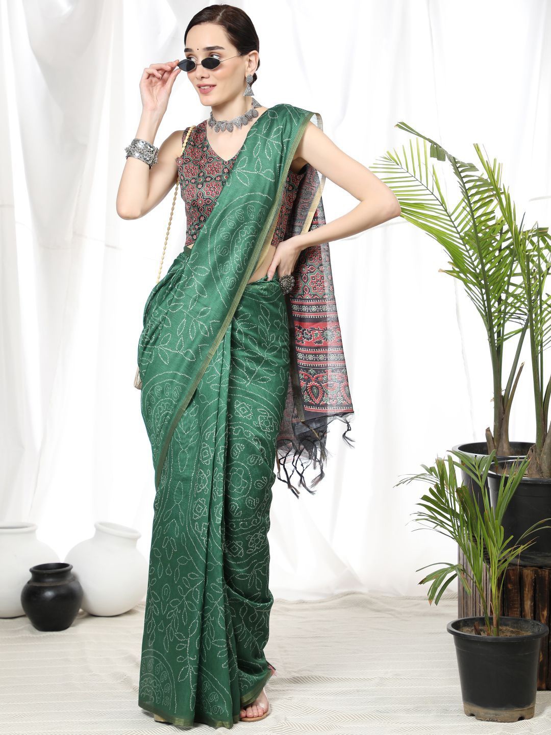 

Kandora Bandhani Zari Pure Cotton Saree, Green